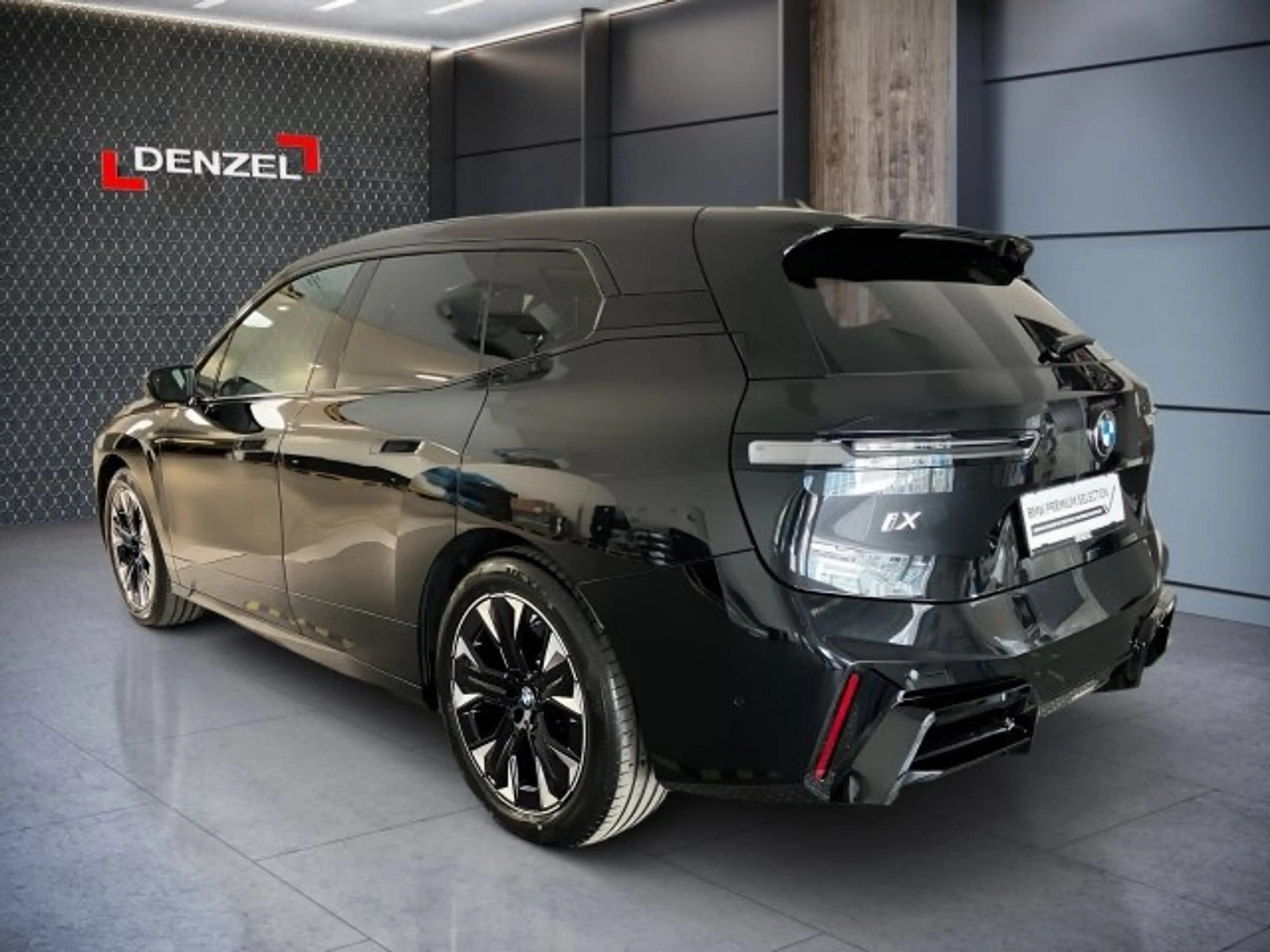 BMW iX xDrive45 — photo 4
