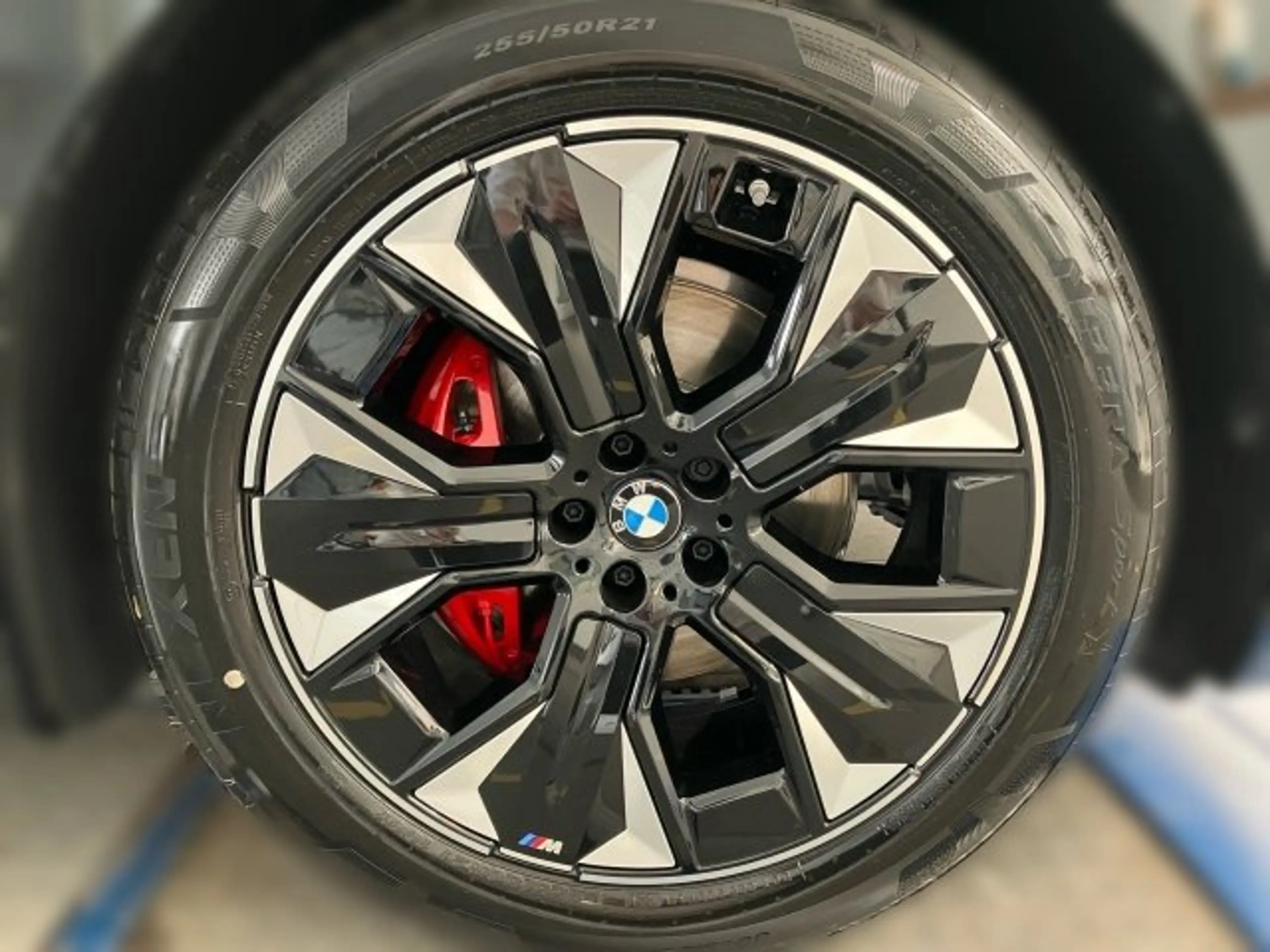BMW iX xDrive45 — photo 7