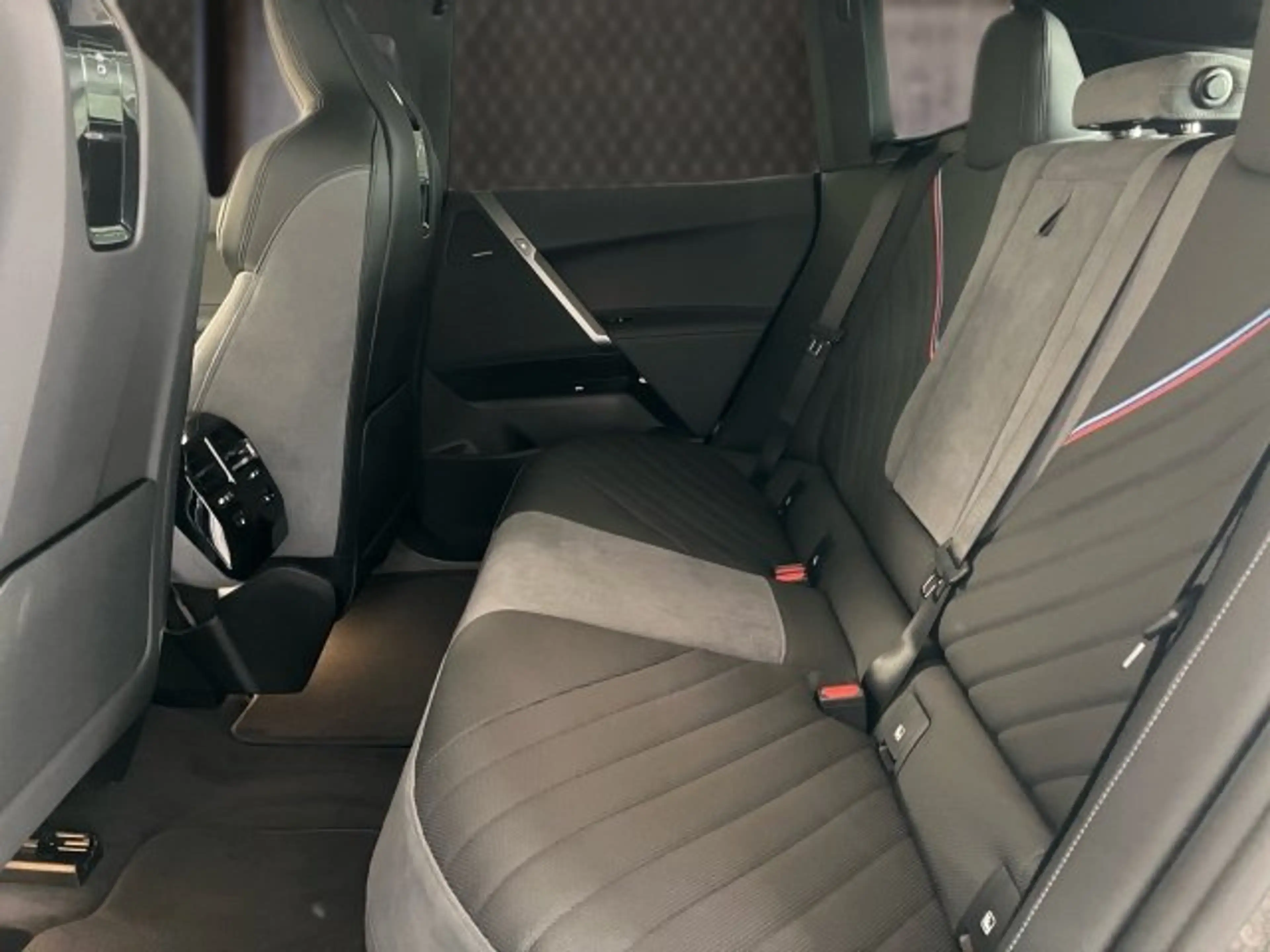 BMW iX xDrive45 — photo 12