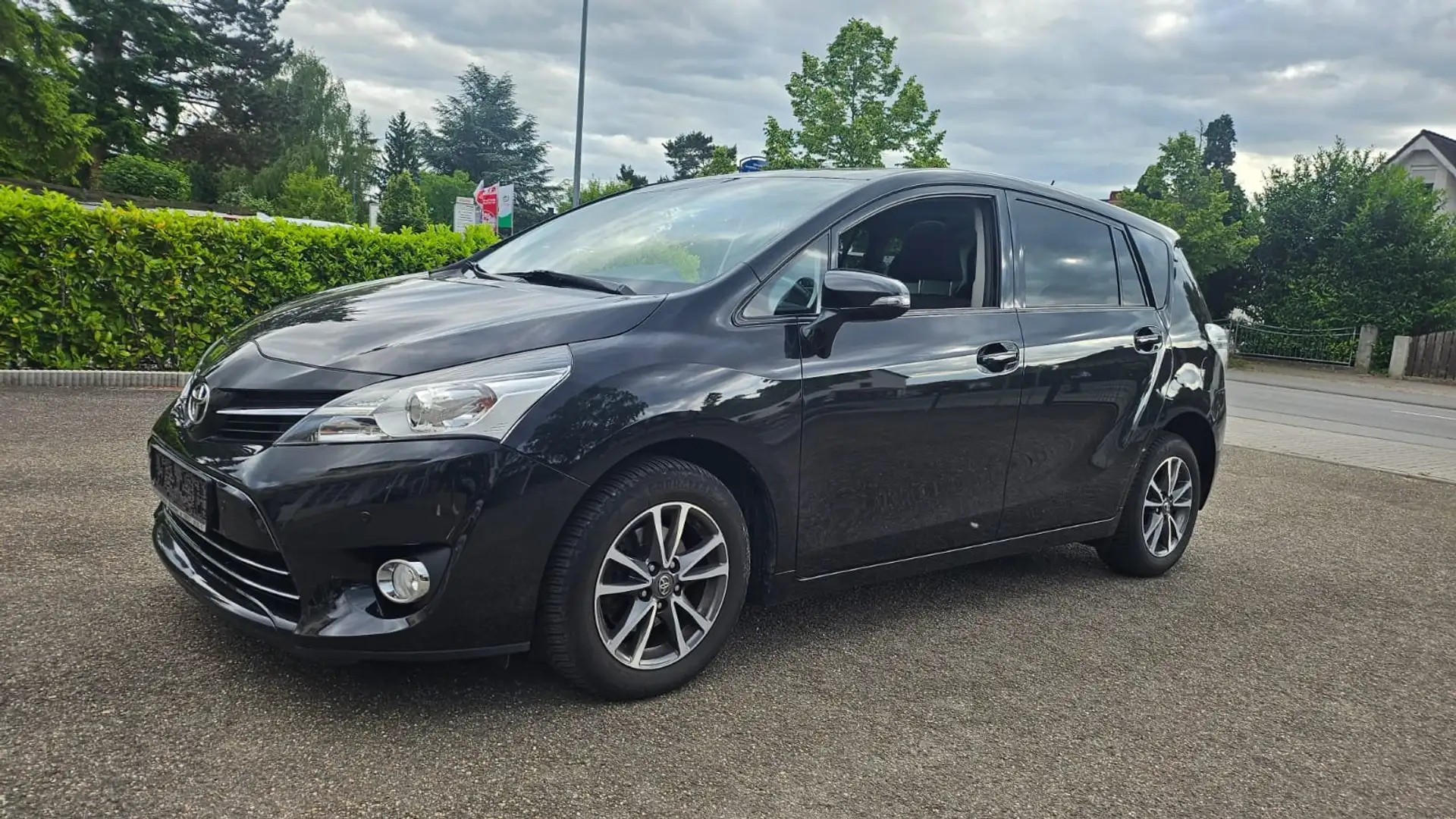 Toyota Verso SkyView Edition Fekete - 1