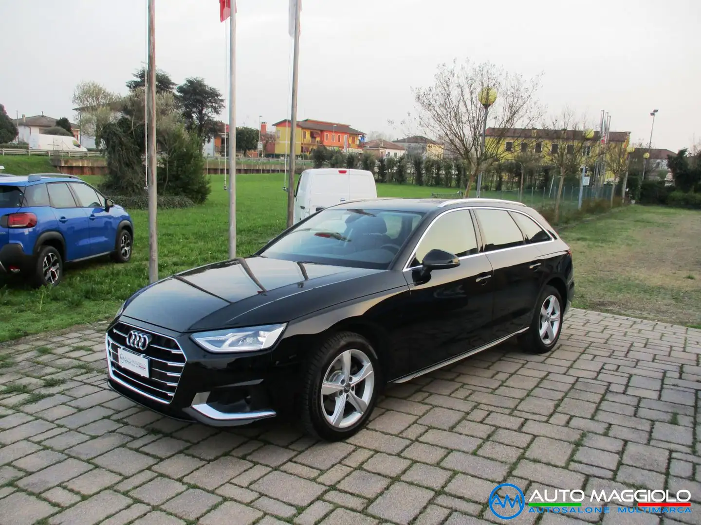 Audi A4 Avant 30 TDI 136 CV S tronic Business Advanced Noir - 1