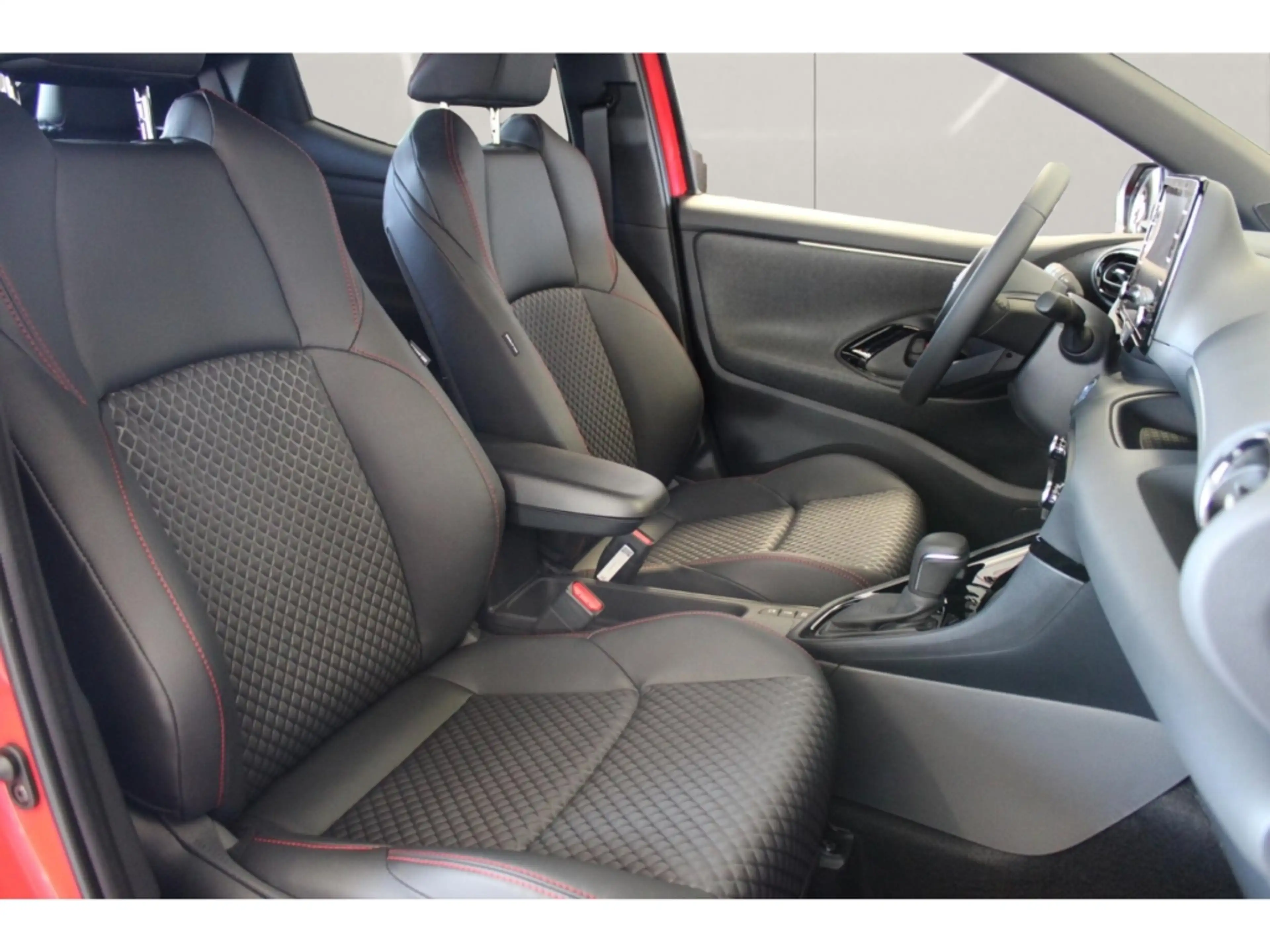 Toyota Yaris HYBRID+ACAA+GJ-RÄDER+TOYOTA RELAX !! — photo 9