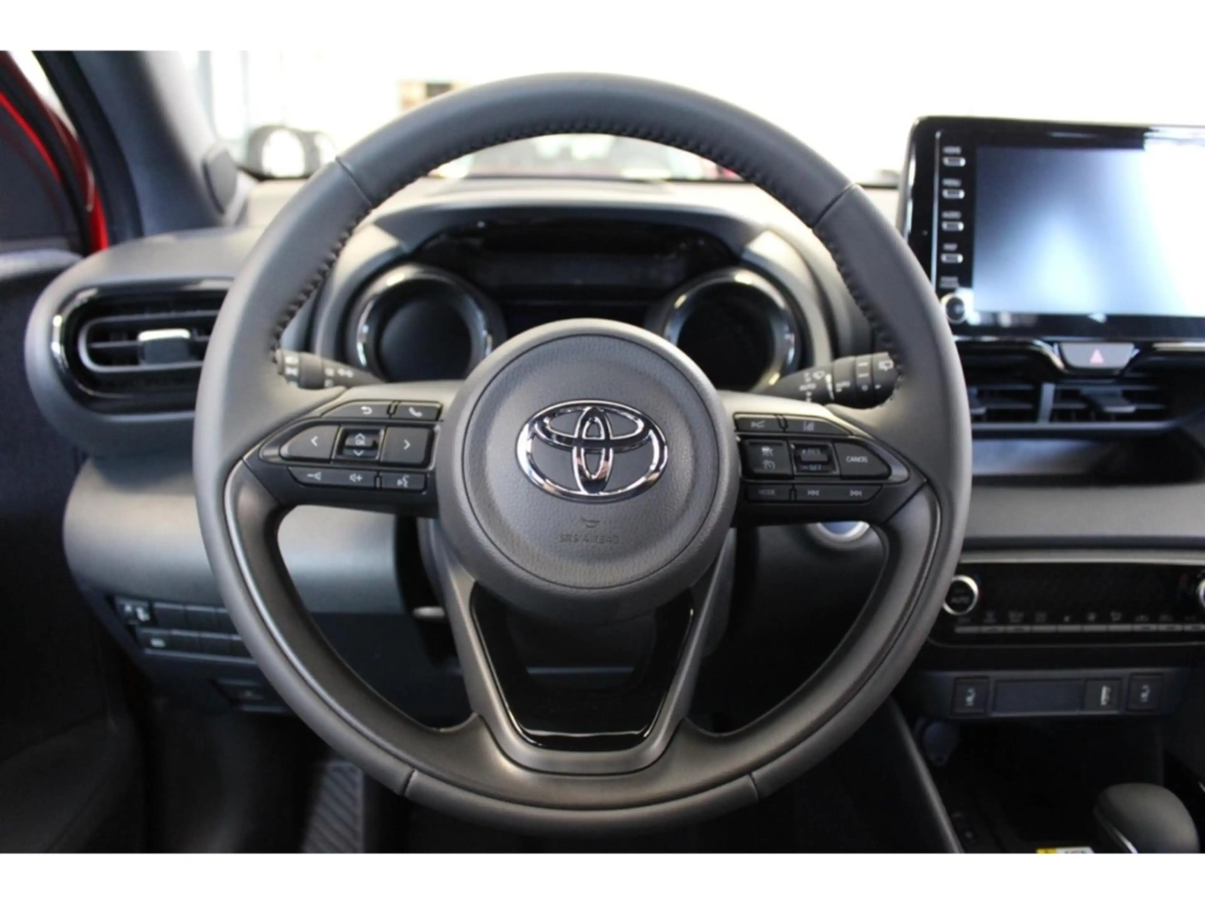 Toyota Yaris HYBRID+ACAA+GJ-RÄDER+TOYOTA RELAX !! — photo 12