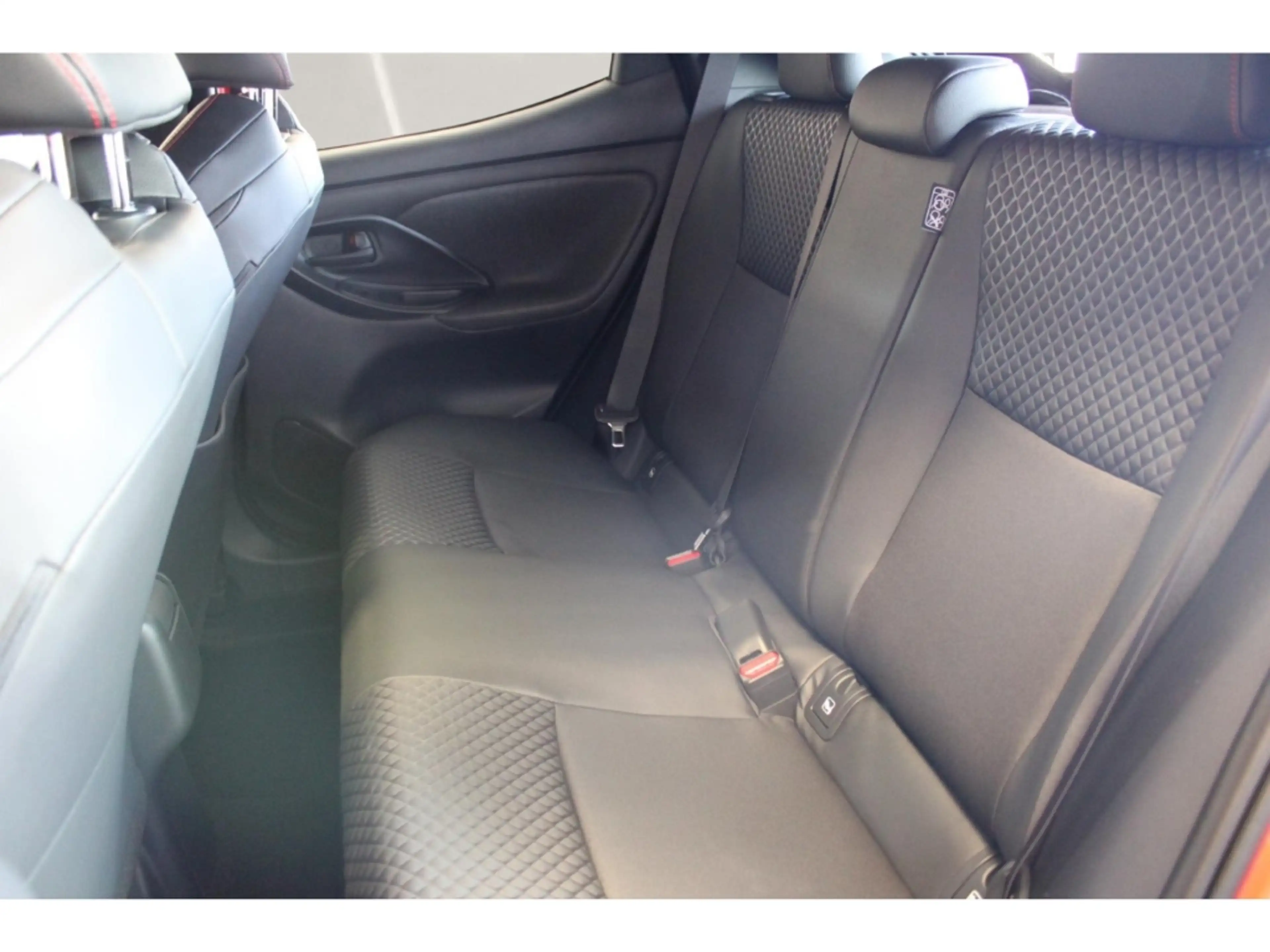 Toyota Yaris HYBRID+ACAA+GJ-RÄDER+TOYOTA RELAX !! — photo 7