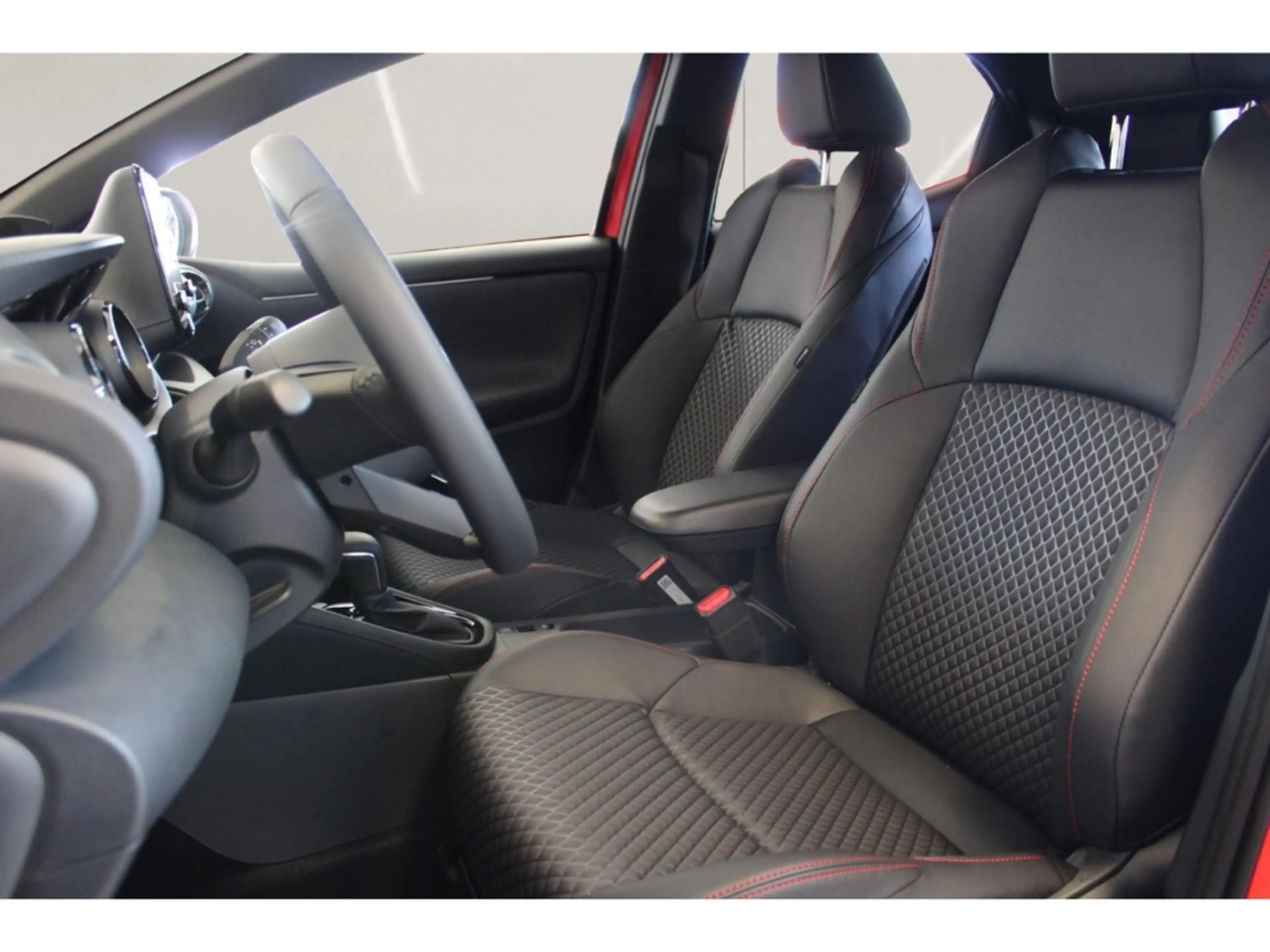 Toyota Yaris HYBRID+ACAA+GJ-RÄDER+TOYOTA RELAX !! — photo 8