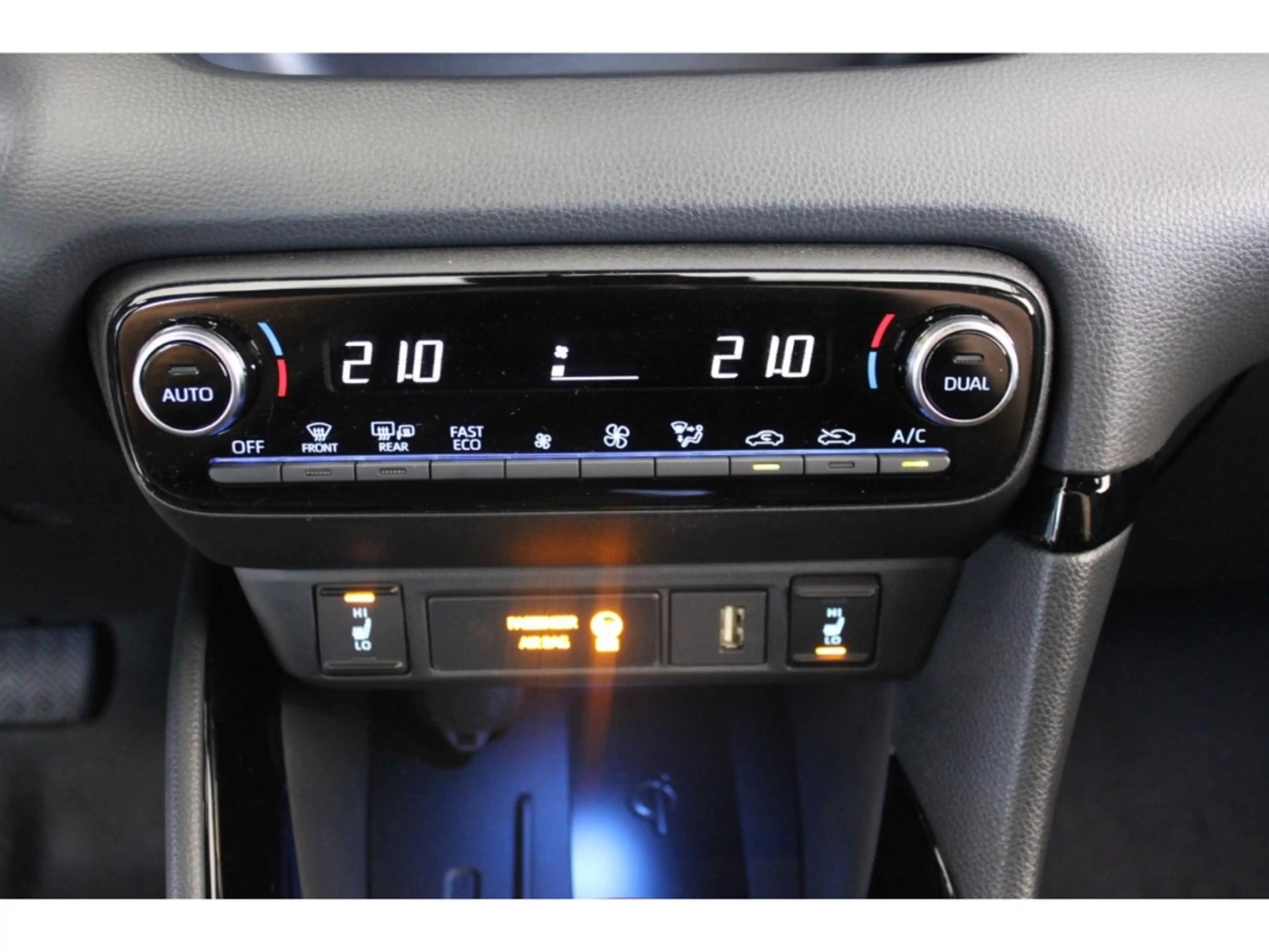 Toyota Yaris HYBRID+ACAA+GJ-RÄDER+TOYOTA RELAX !! — photo 11