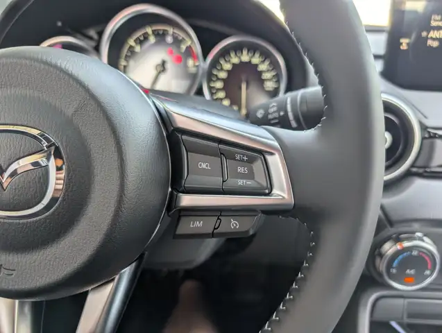 Mazda MX-5 view 13