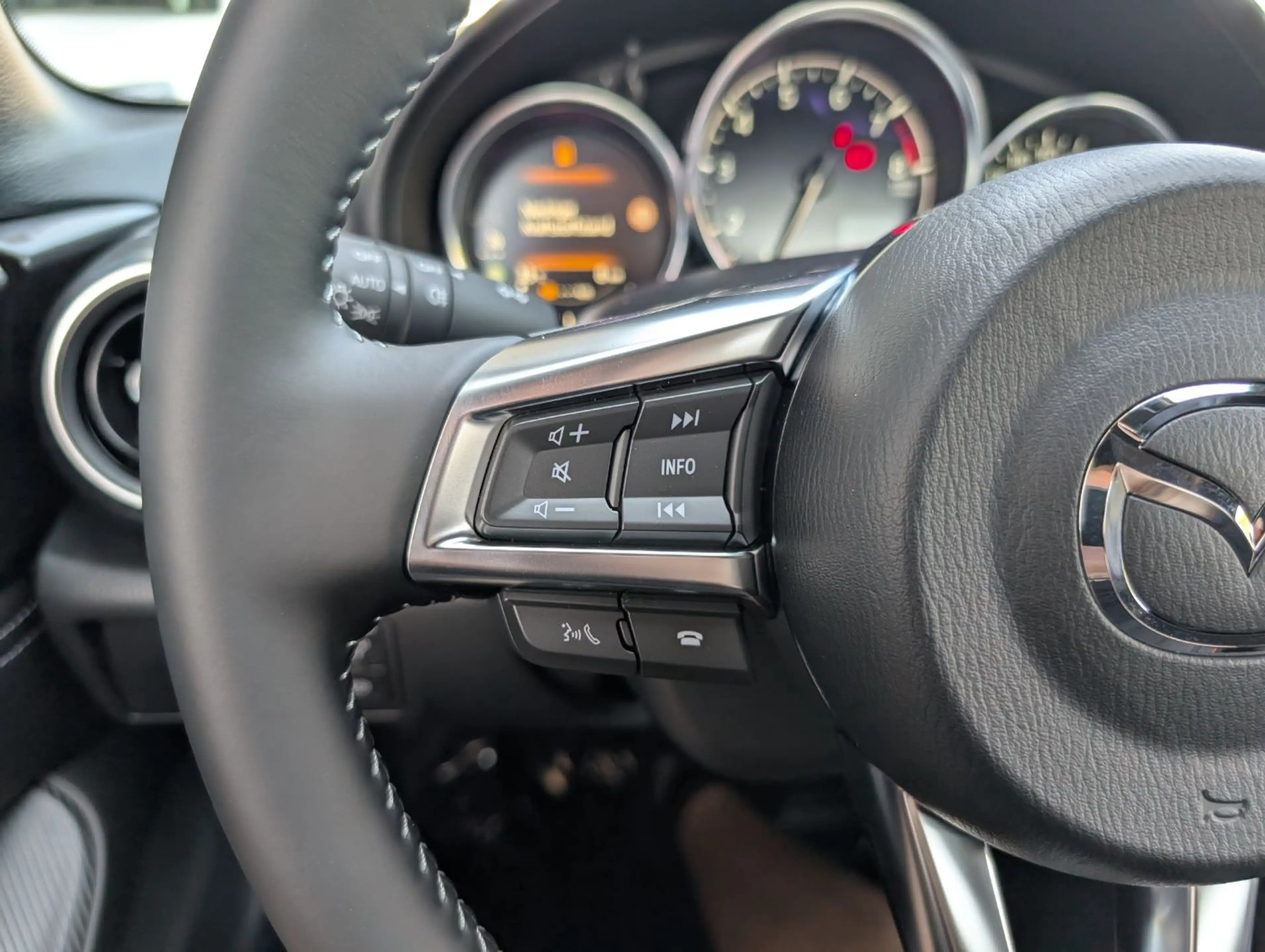 Mazda MX-5 1.5 G132 HOMURA — photo 12