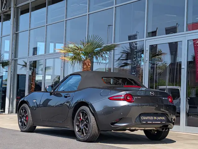 Mazda MX-5 view 4