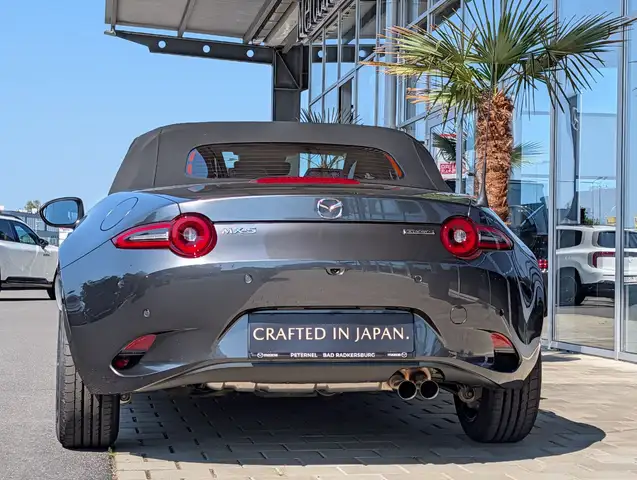 Mazda MX-5 view 5