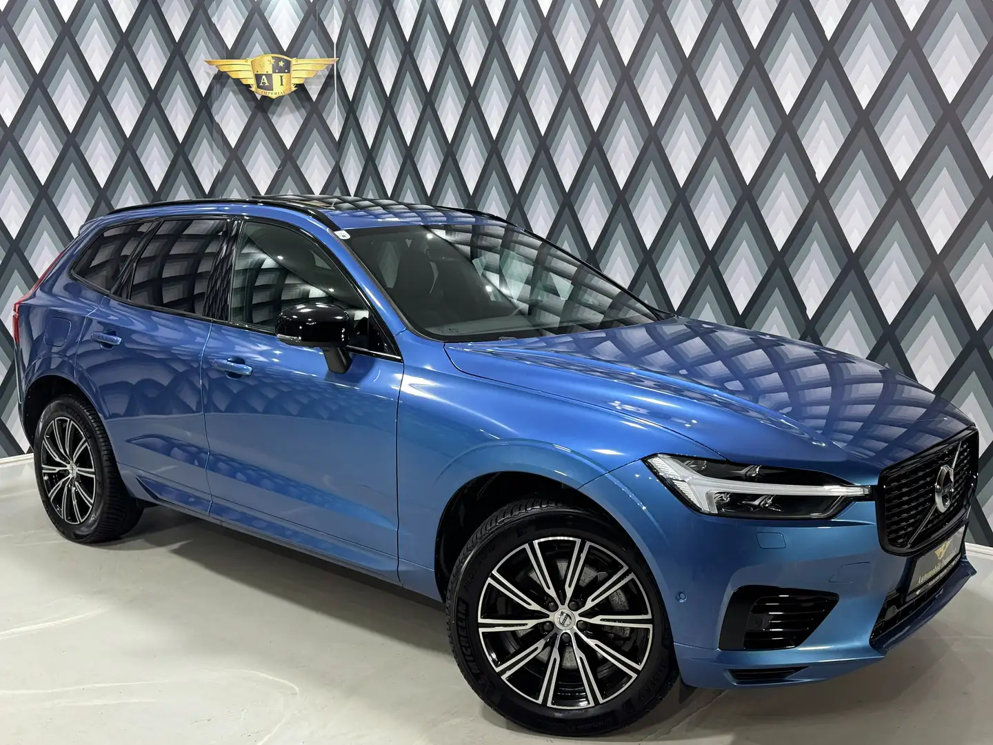 Volvo XC60 Allrad T6 // R-DESIGN // PANO // AHK // 1BESITZ // Blau - 1