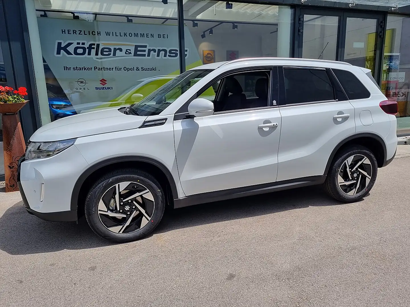 Suzuki Vitara 1,4 Hybrid ALLGRIP flash Weiß - 1