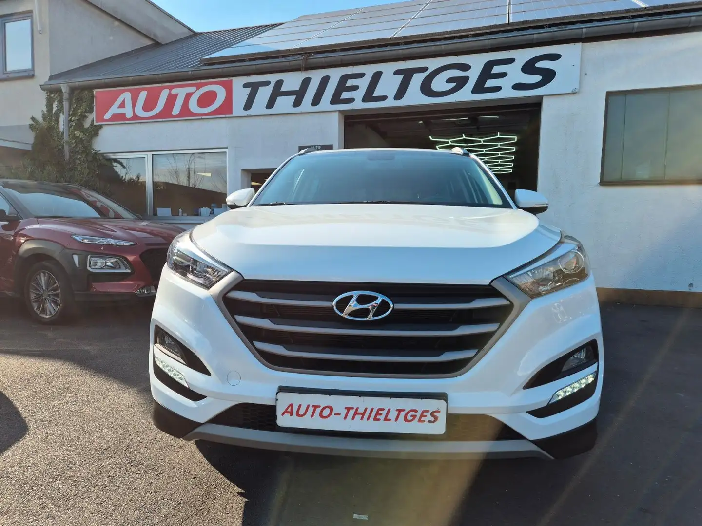Hyundai TUCSON 1,6ltr., AHK.,Navi, R-Kamera, 8 Fach Ber. Weiß - 1