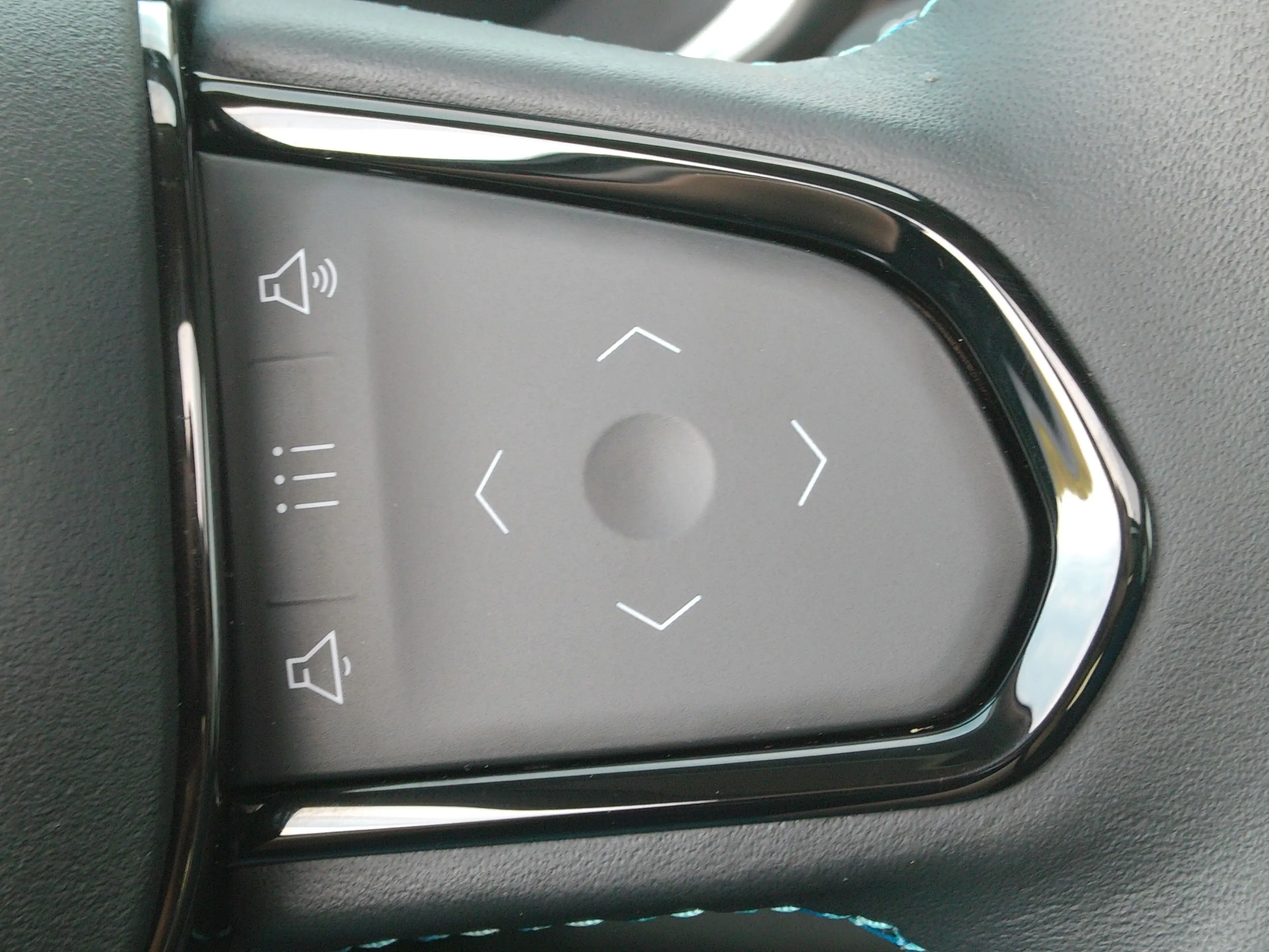 Lynk & Co 01 1.5, Black Style / Full LED / Elektr. Schuifdak / — photo 11