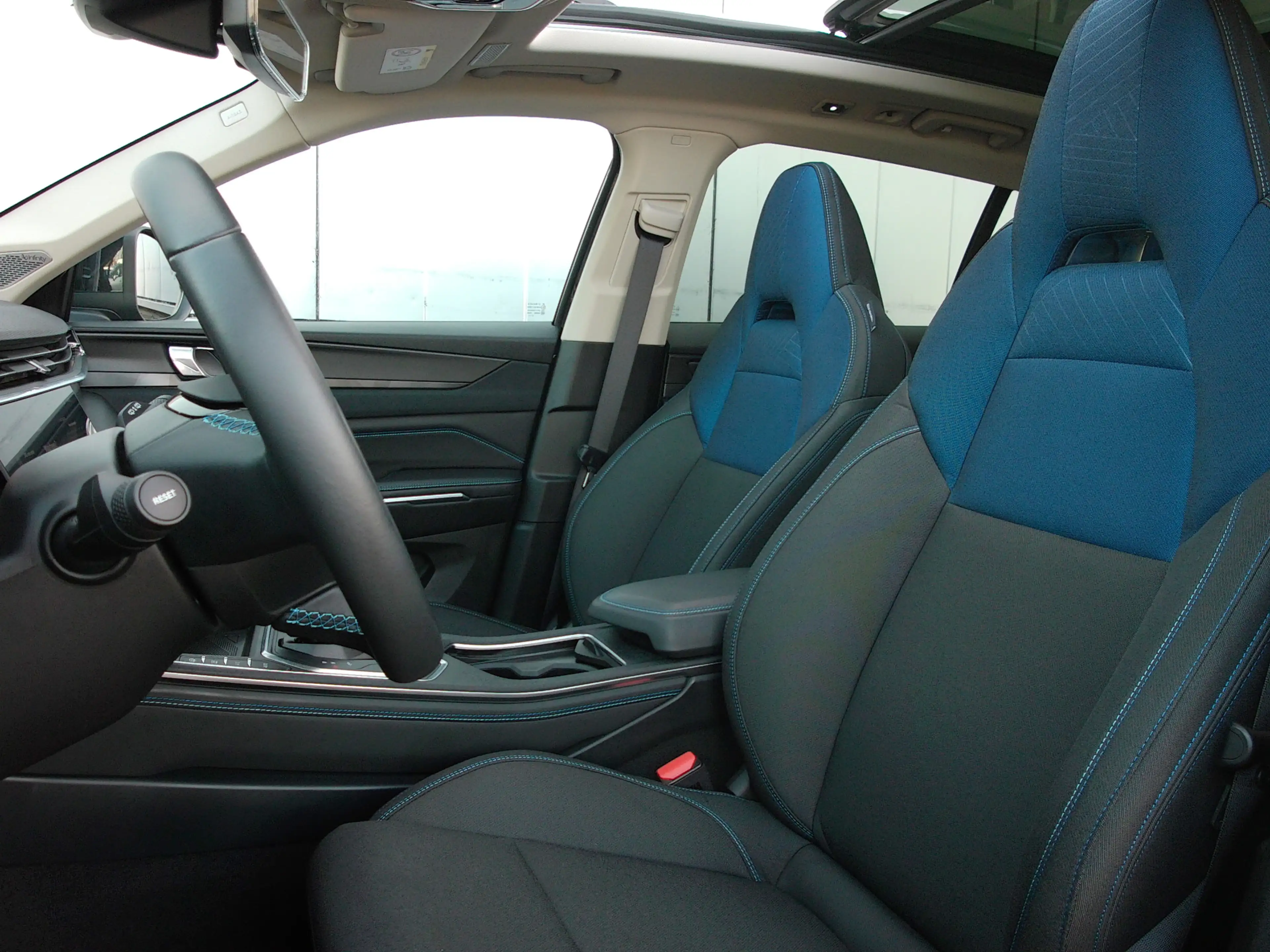 Lynk & Co 01 1.5, Black Style / Full LED / Elektr. Schuifdak / — photo 5