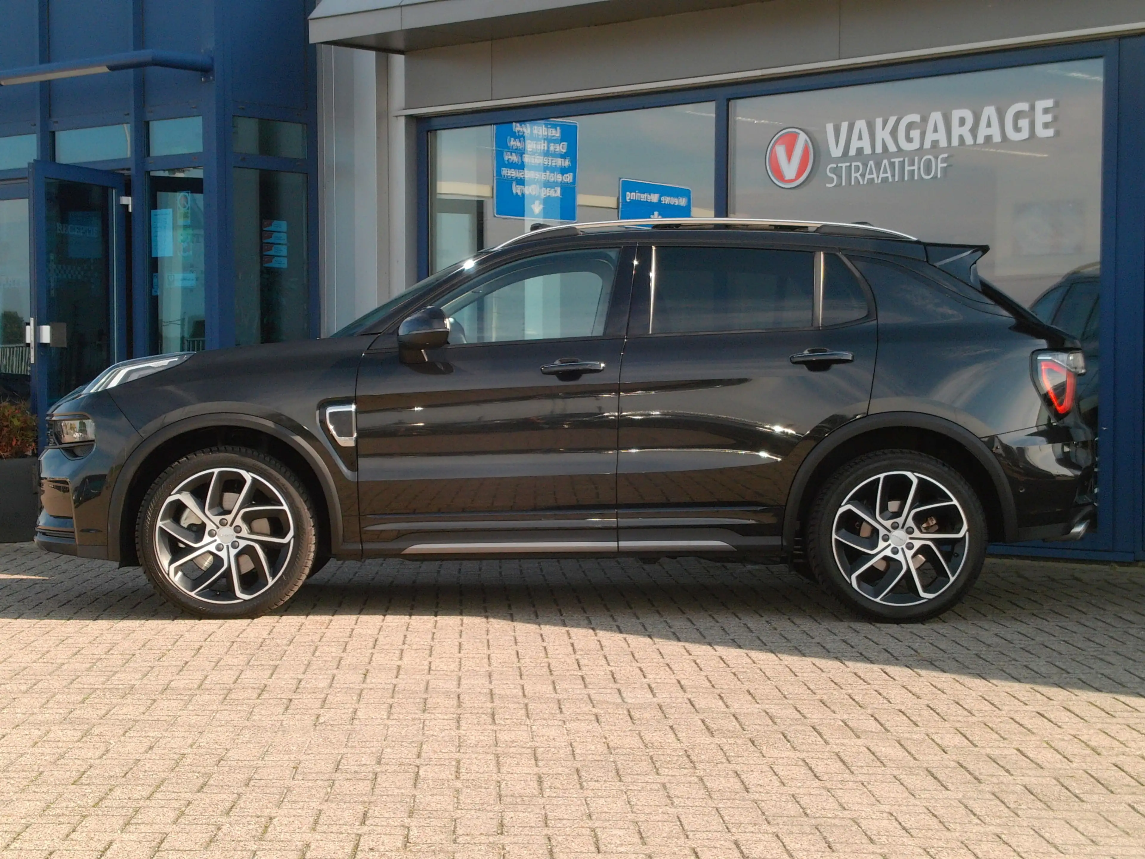 Lynk & Co 01 1.5, Black Style / Full LED / Elektr. Schuifdak / — photo 3