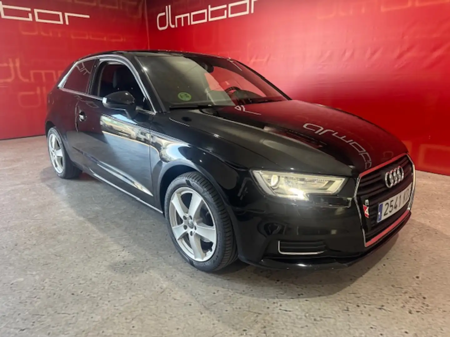 Audi A3 1.6TDI Black line edition 85kW Negro - 1