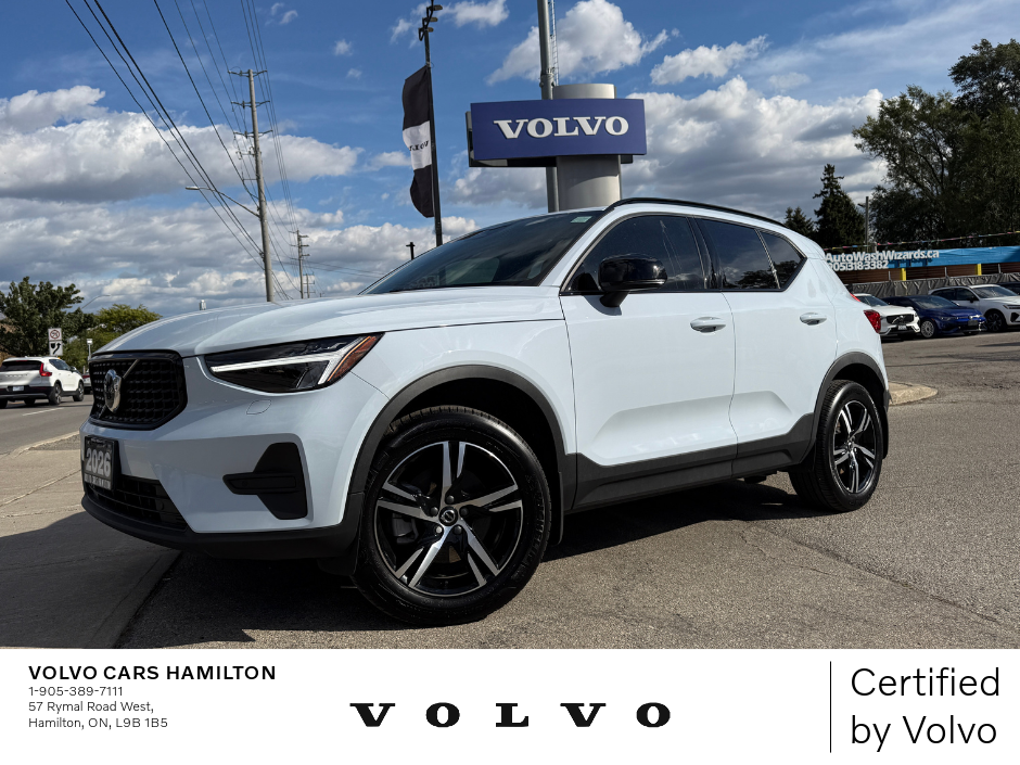 2026 Volvo XC40 Core Dark Theme
