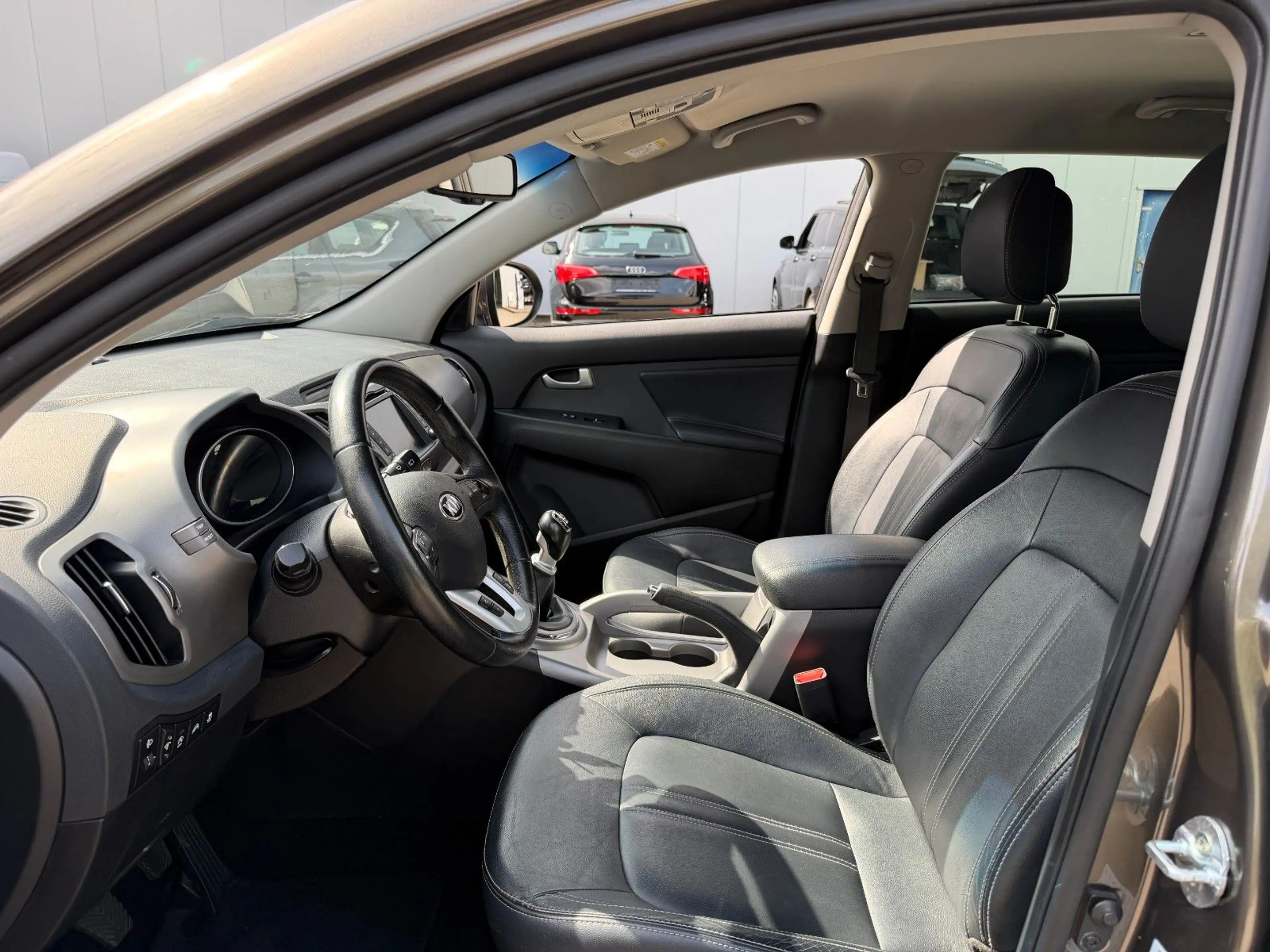 Kia Sportage Attract 2WD Garantie *Leder*Navi*Kamera — photo 15