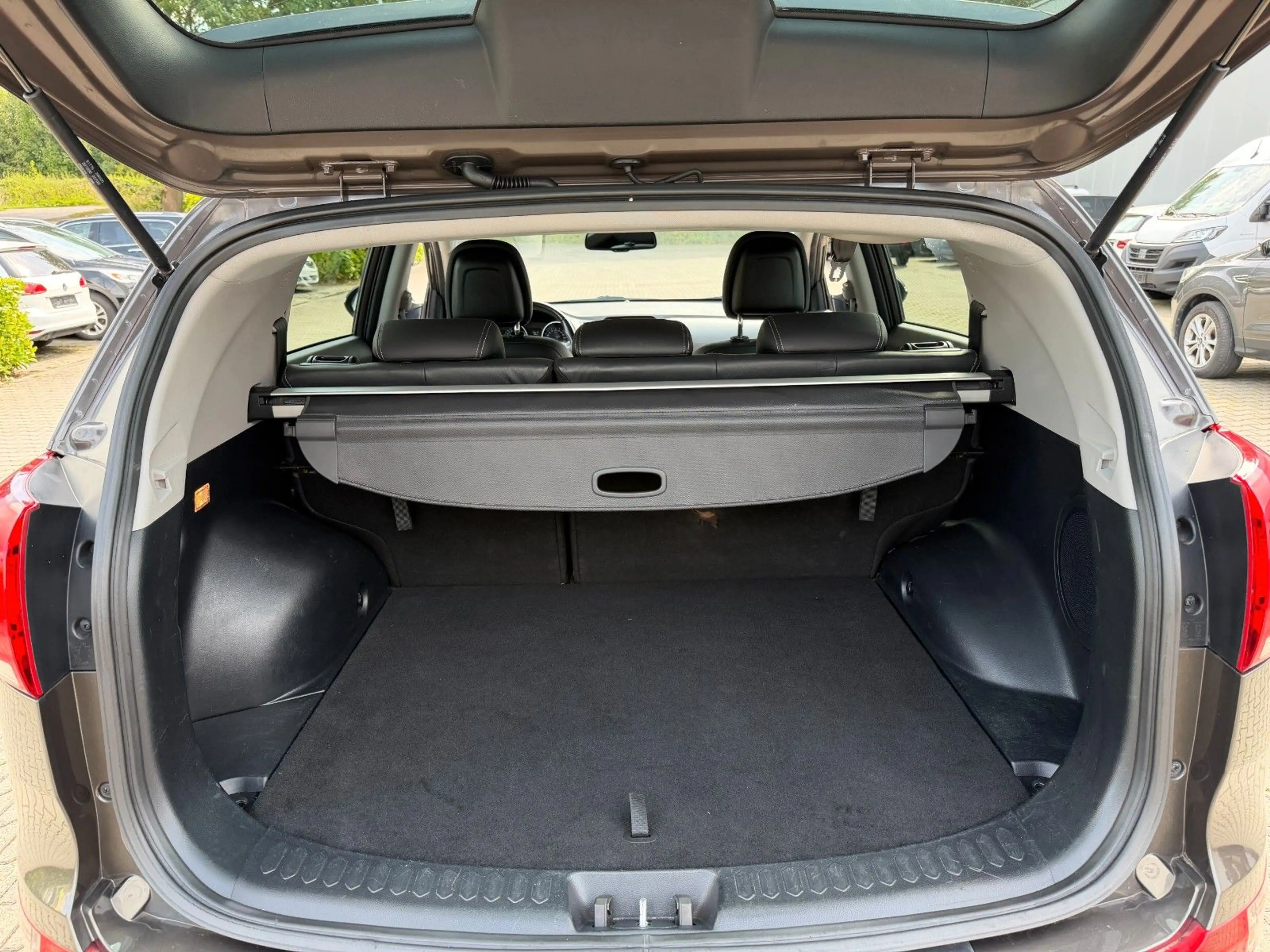 Kia Sportage Attract 2WD Garantie *Leder*Navi*Kamera — photo 14