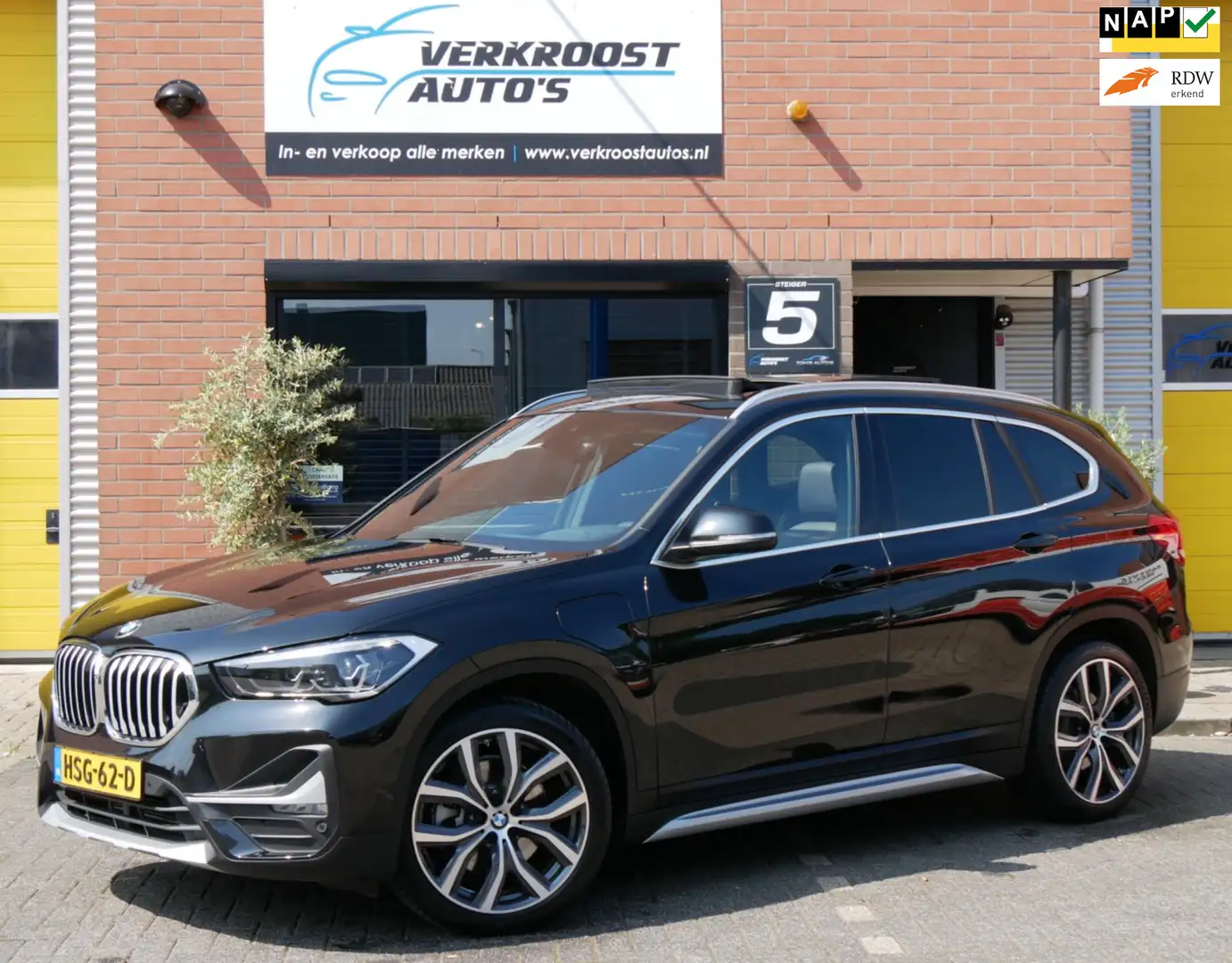 BMW X1 XDrive25e High Executive pano. camera. leder Noir - 1
