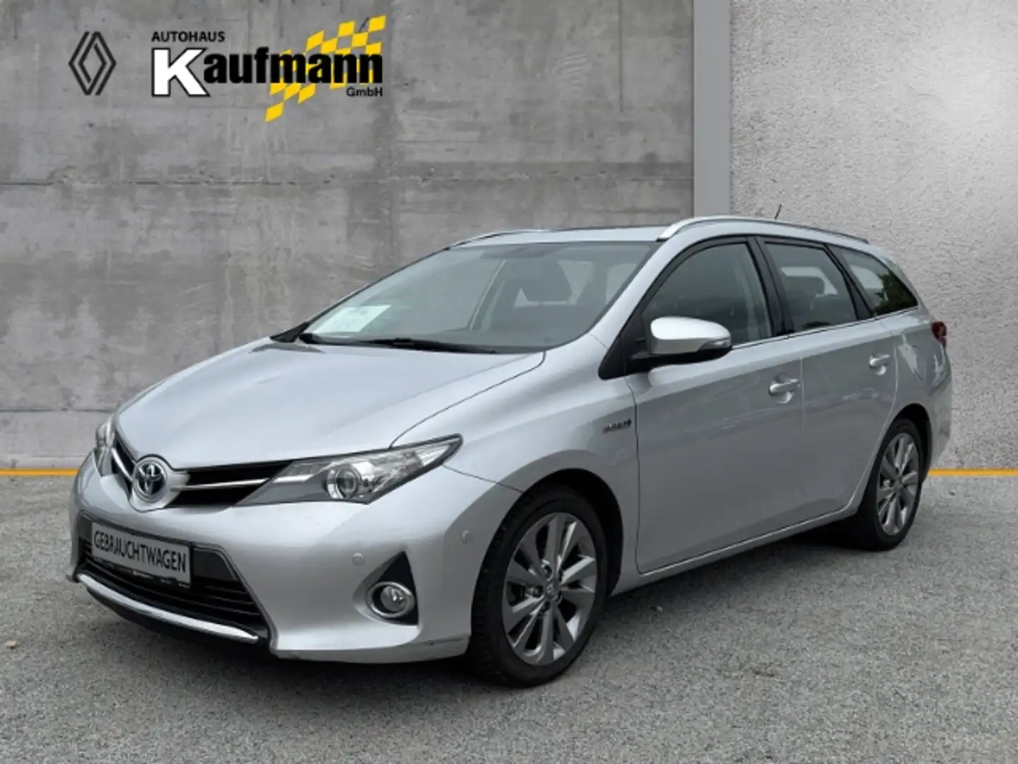 Toyota Auris Touring Sports Hybrid Life+ 1.8 Plateado - 1