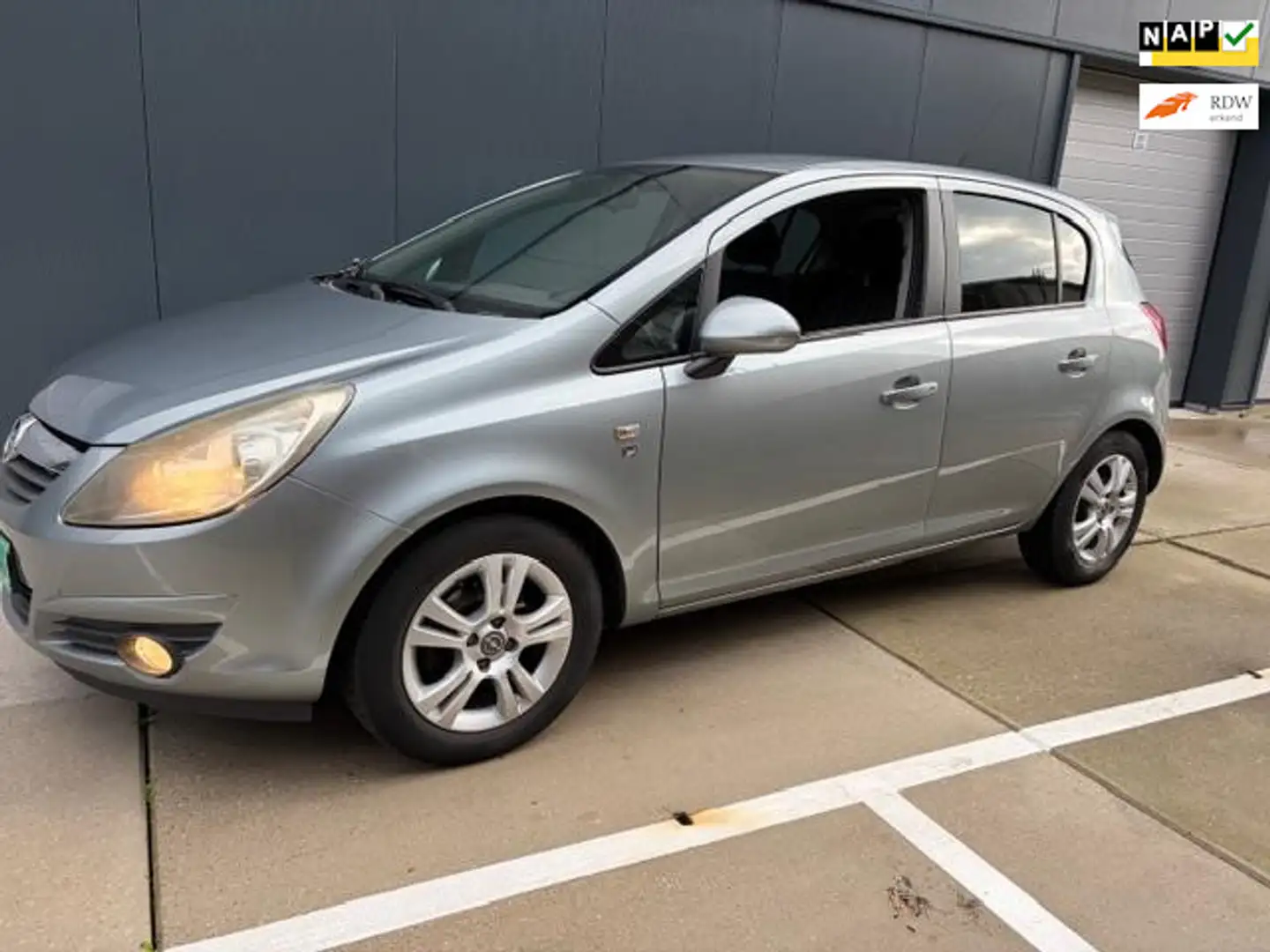 Opel Corsa 1.4-16V '111' Edition 5drs zeer netjes Gris - 1