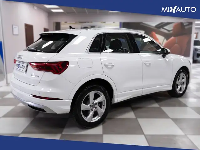 Audi Q3 view 5