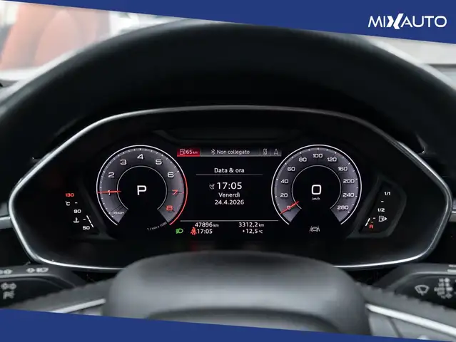 Audi Q3 view 15