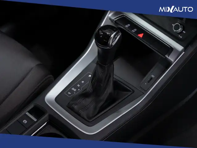 Audi Q3 view 13