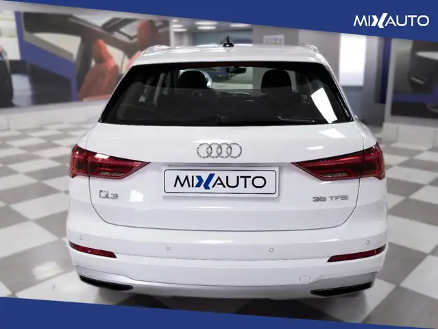 Audi Q3 view 4