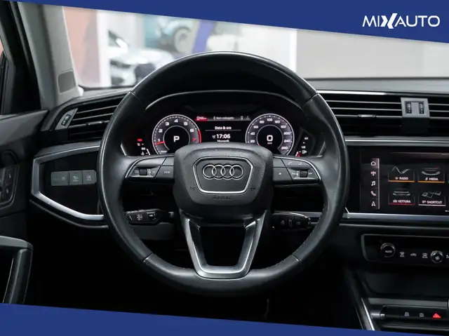 Audi Q3 view 12