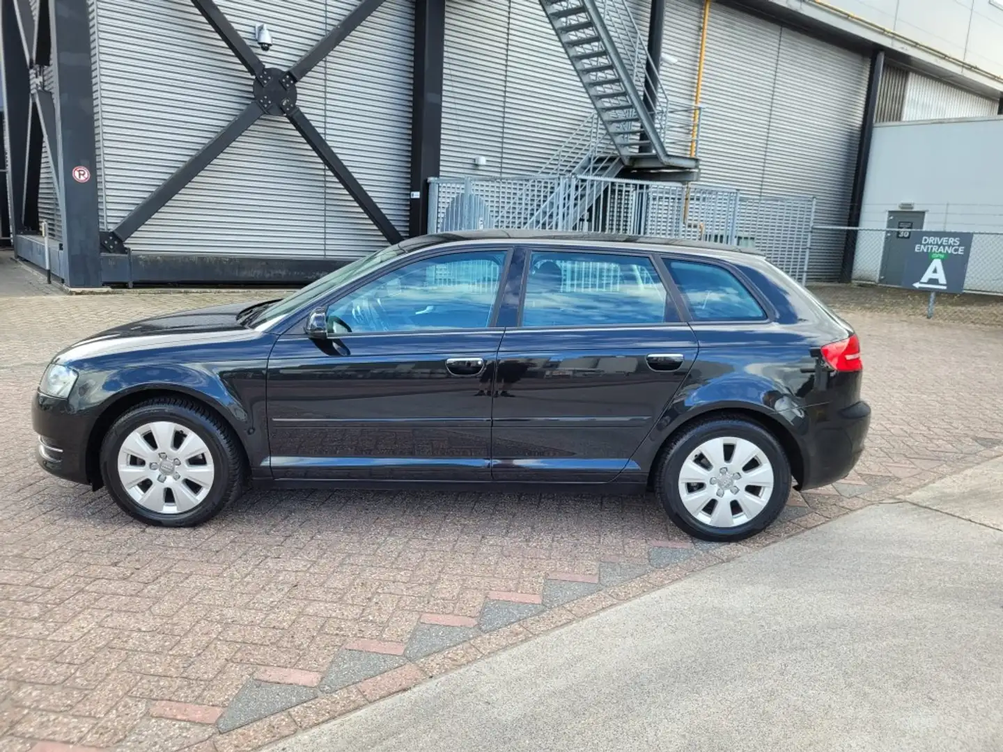 Audi A3 Sportback 1.4 TFSI Attraction Pro Line Zwart - 2