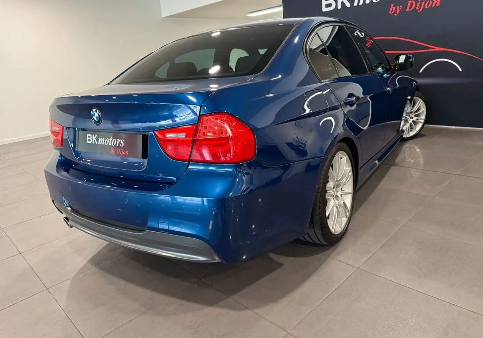 BMW 318 318i E90 LCI 143ch Sport Design BVM6 Blau - 2