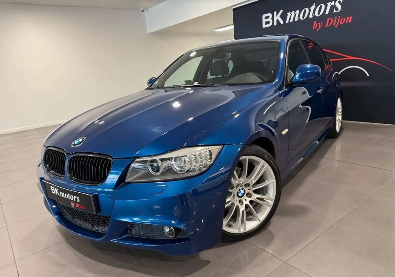 BMW 318 318i E90 LCI 143ch Sport Design BVM6 Blau - 1