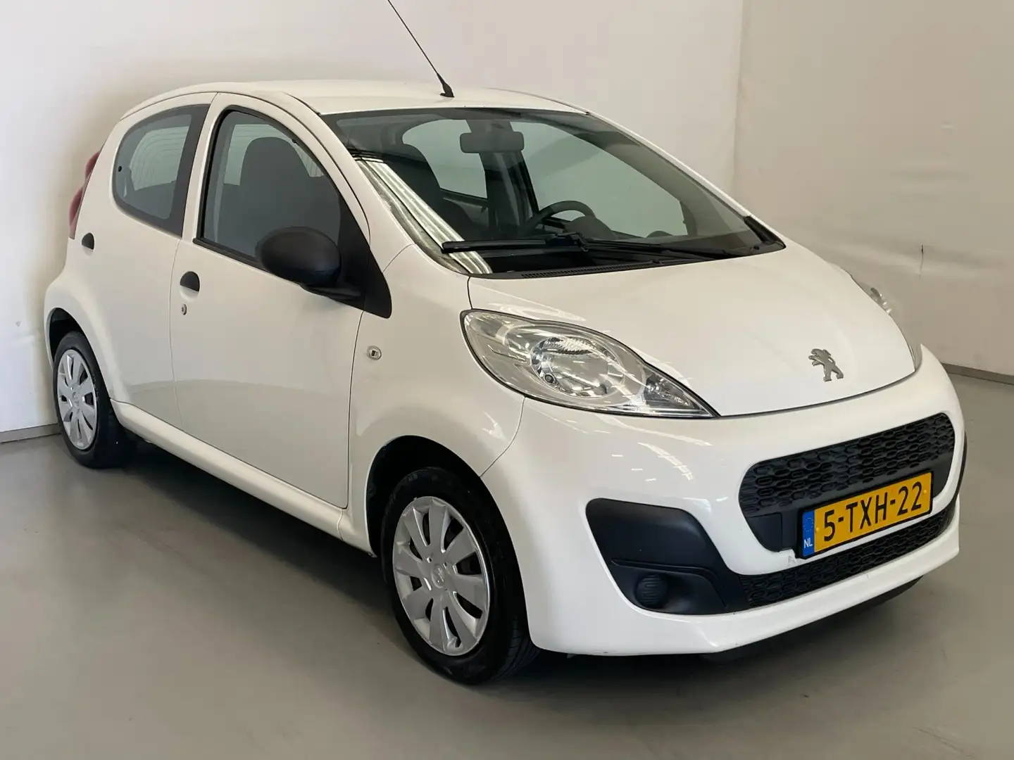 Peugeot 107 1.0 Access Accent / NL-auto / Airco / 5-drs Wit - 2