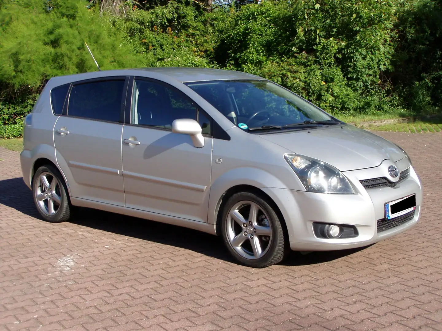 Toyota Corolla Verso 2.2 D-CAT DPF Sol Срібний - 1