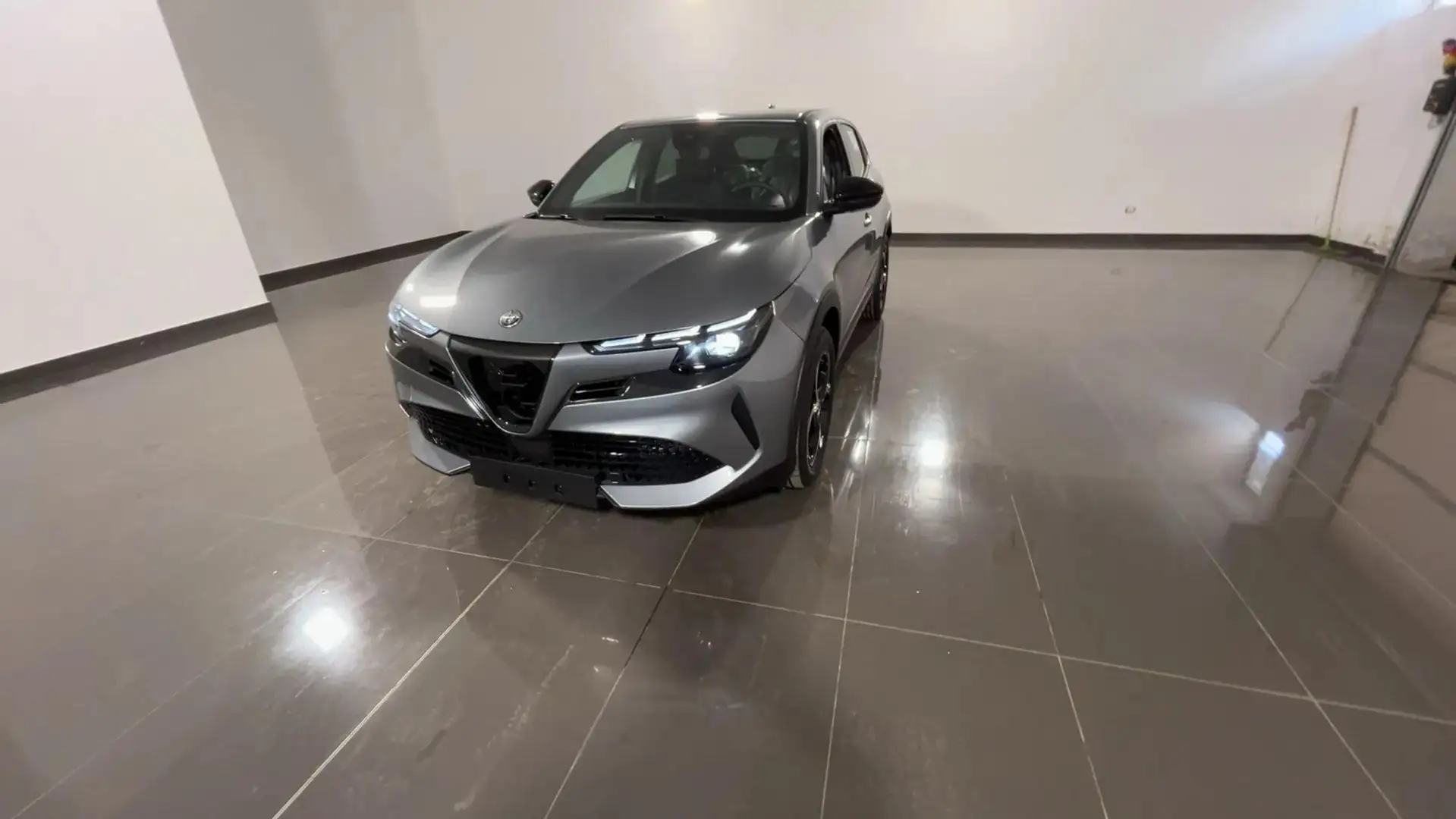 Alfa Romeo Junior ALFA ROMEO Junior 1.2 136 CV Hybrid eDCT6 Special Gris - 1