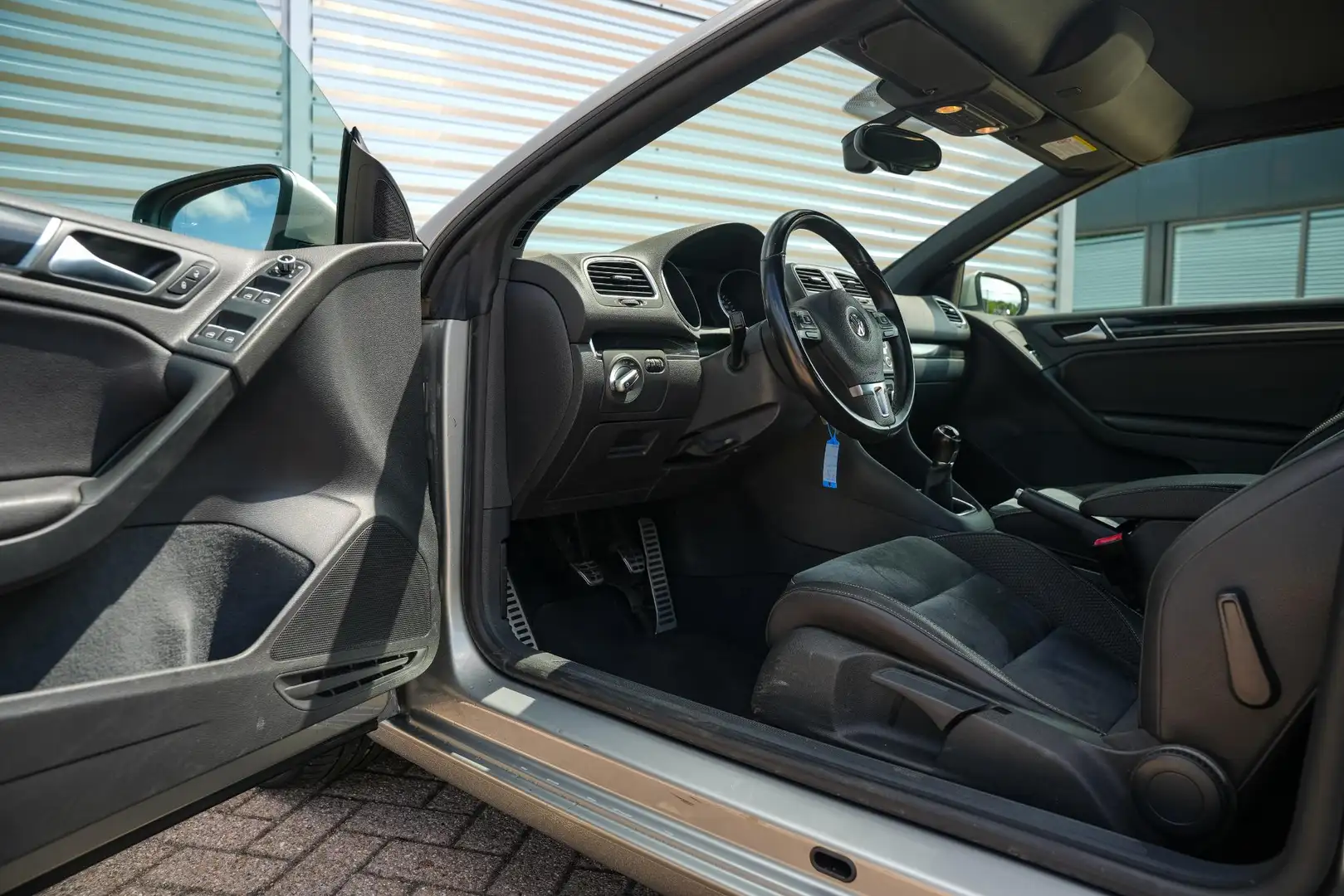 Volkswagen Golf Cabriolet 1.2 TSI BlueMotion Parkeersensoren voor & achter S Grijs - 2