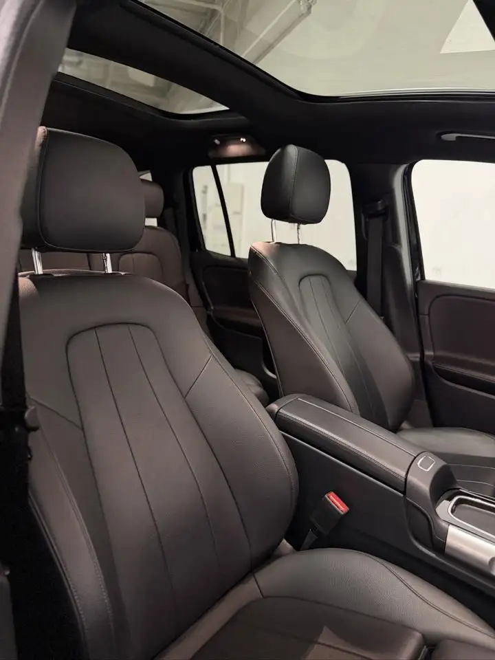 Mercedes-Benz GLB photo Mercedes-Benz GLB