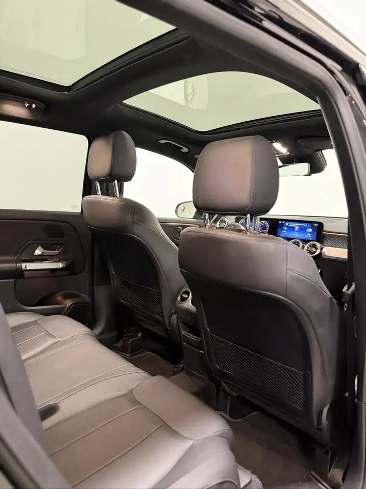 Mercedes-Benz GLB photo Mercedes-Benz GLB