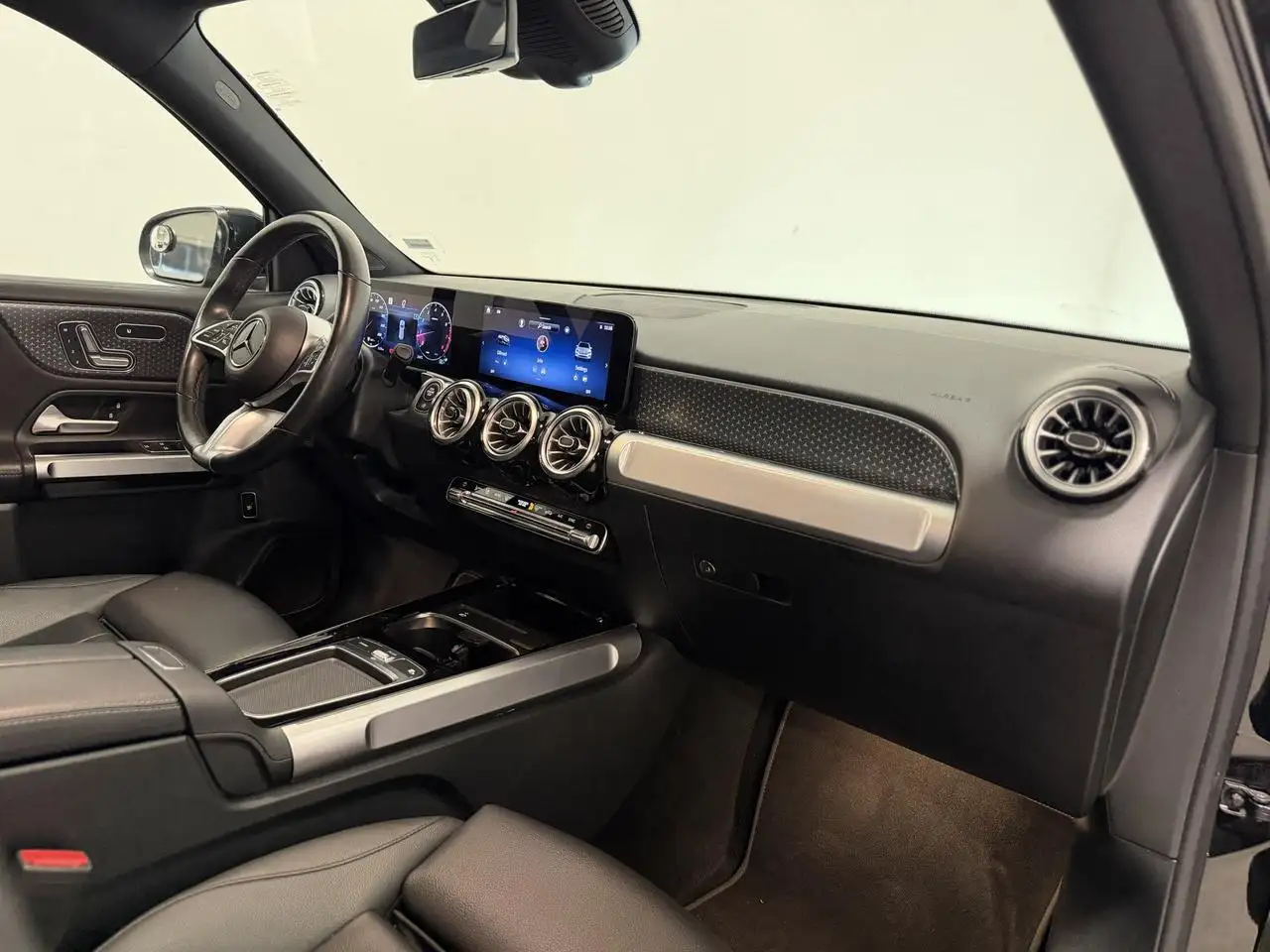 Mercedes-Benz GLB photo Mercedes-Benz GLB