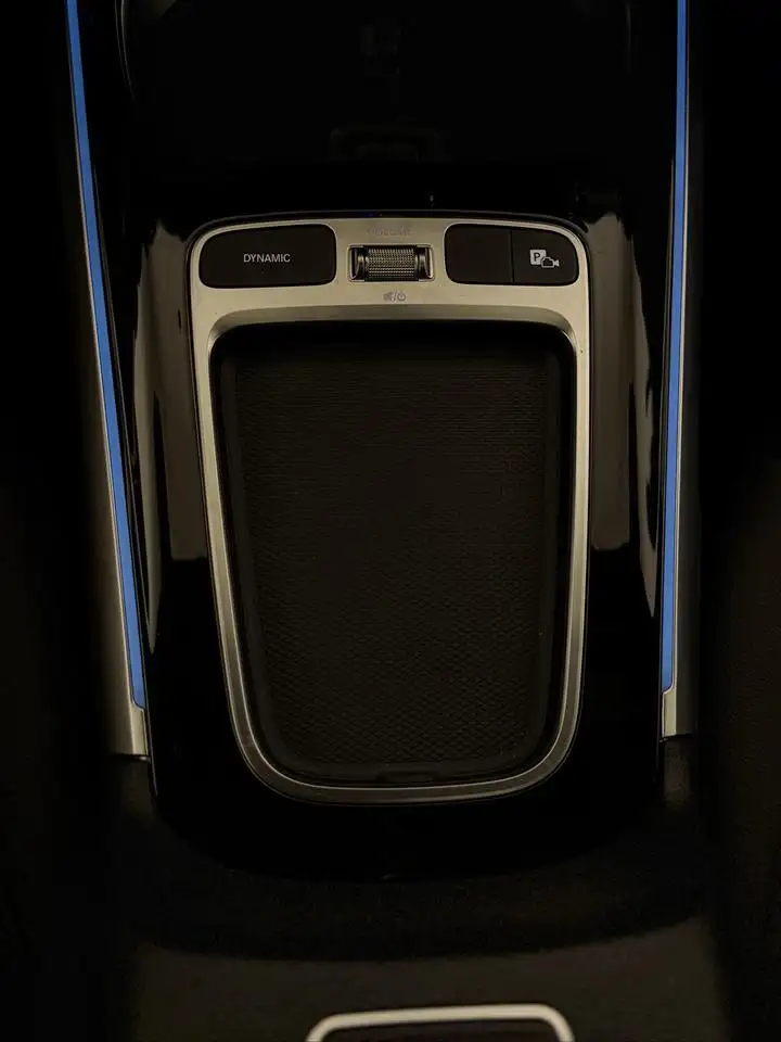 Mercedes-Benz GLB photo Mercedes-Benz GLB