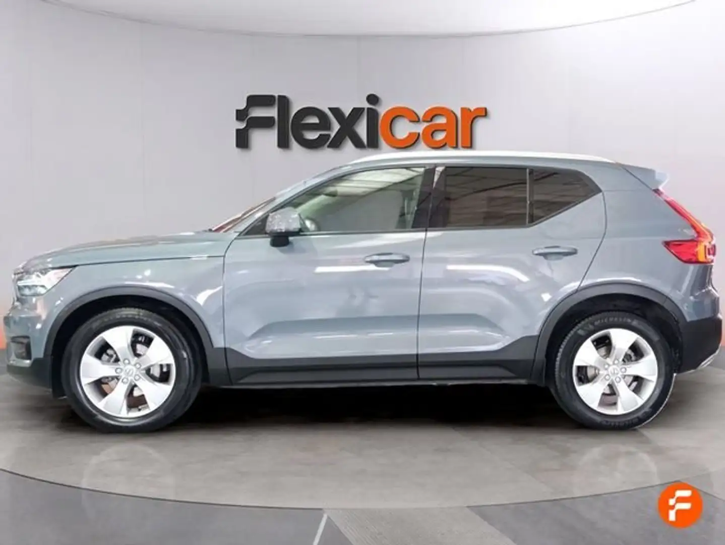 Volvo XC40 D3 Business Plus Aut. Gris - 2