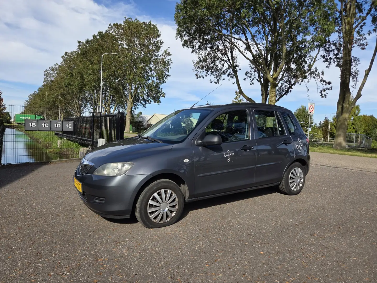 Mazda 2 1.4 Exclusive- 5 DEURS- TREKHAAK-AIRCO Grijs - 2