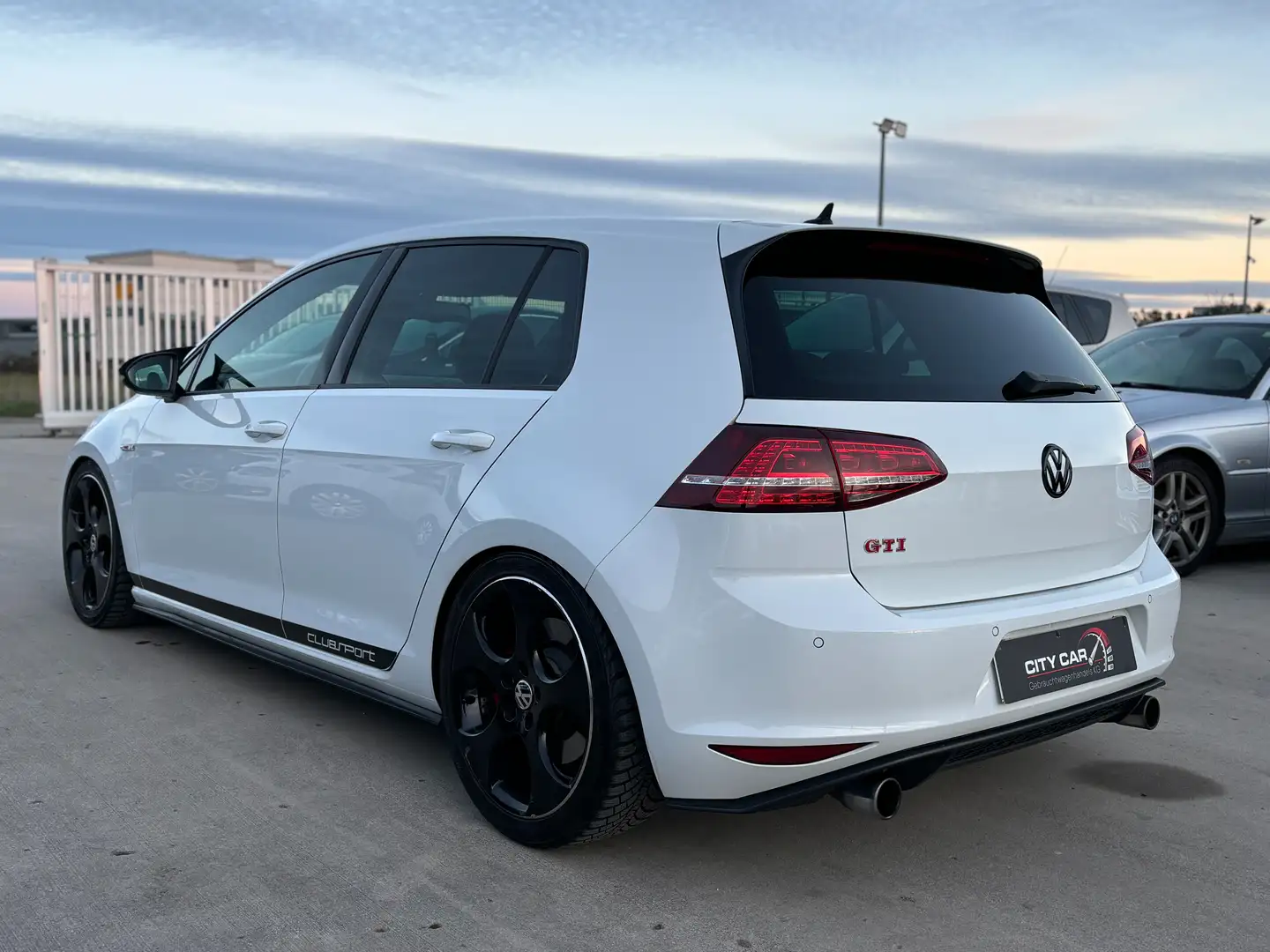 Volkswagen Golf GTI *PICKERL NEU 10/26* Performance BMT Blanc - 2