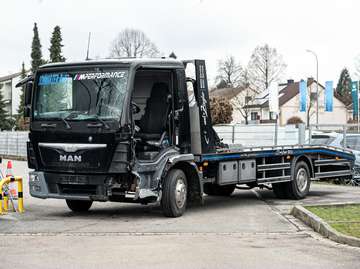 TGL 8.220 Autotransporter UNFALL EURO6 Automatik