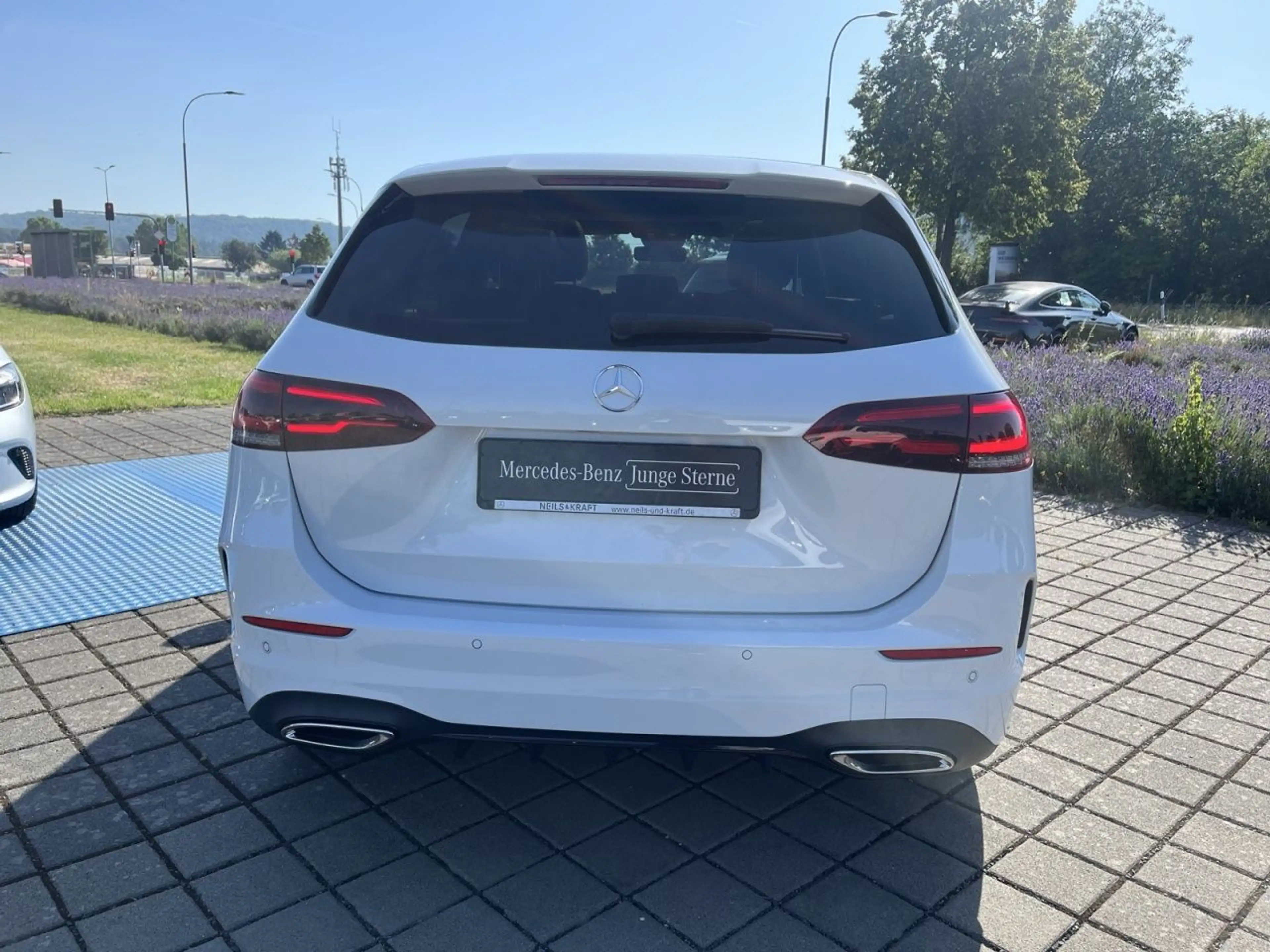 Mercedes-Benz B 220 d 4MATIC AMG+NIGHT+MULTIBEAM+AMBIENTE+PANO — photo 7