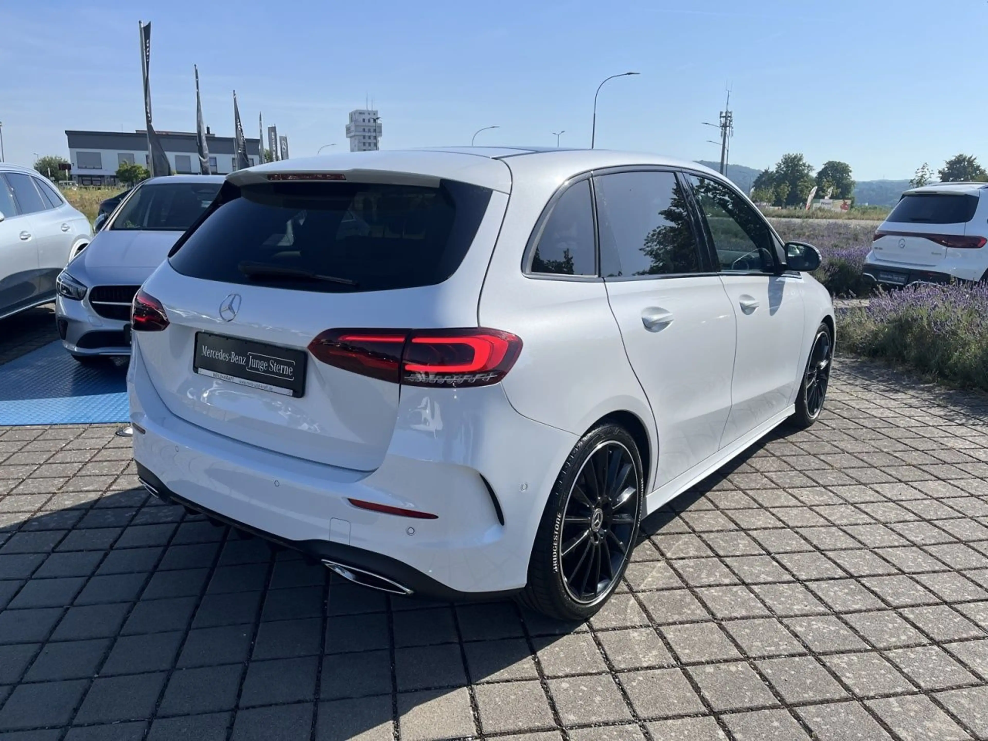 Mercedes-Benz B 220 d 4MATIC AMG+NIGHT+MULTIBEAM+AMBIENTE+PANO — photo 6