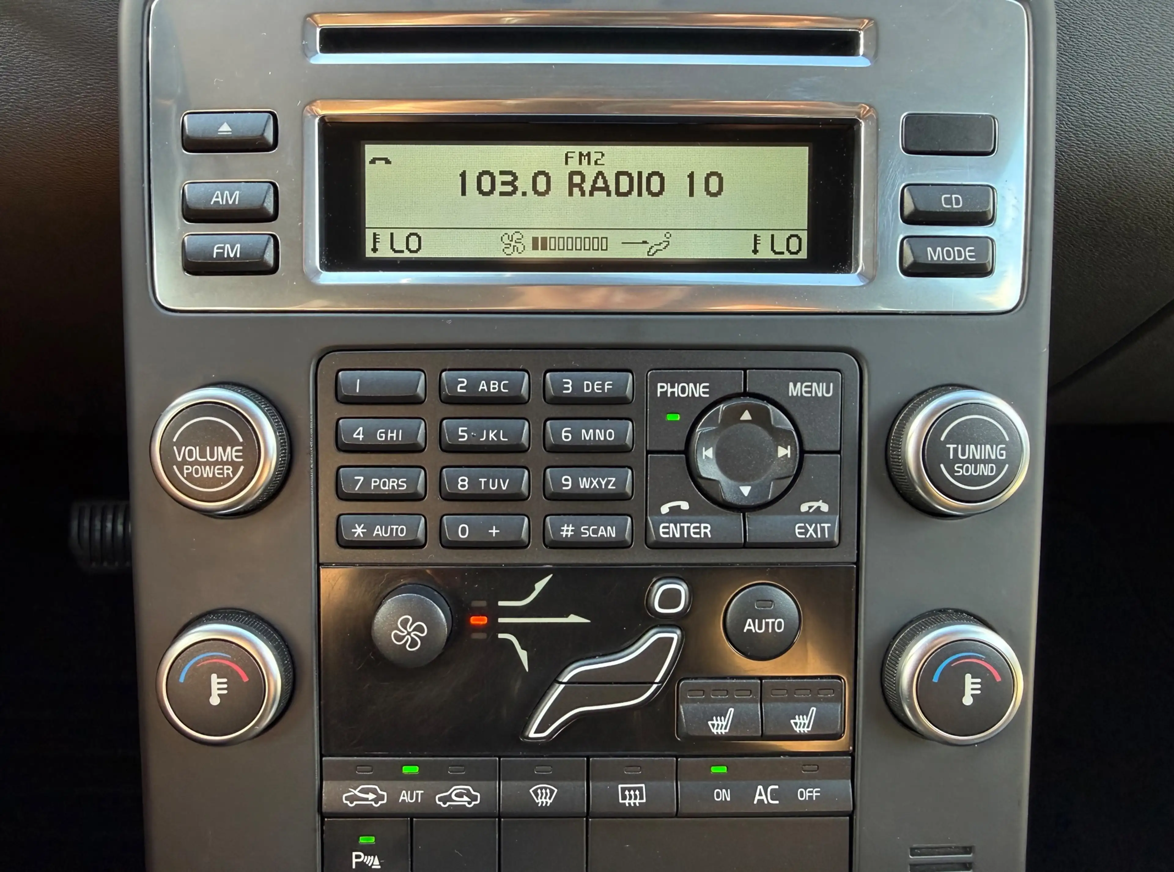 Volvo V70 2.5T Momentum AUT|NWE APK & DB-RIEM|NAVI|TREKH|LEE — photo 19